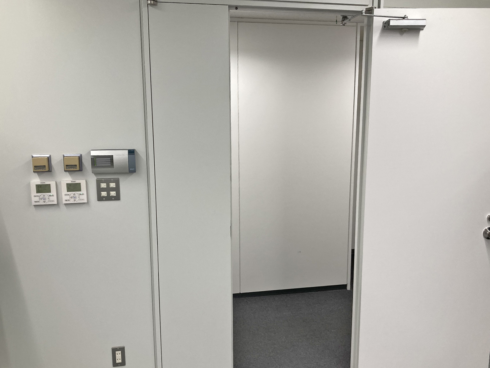 貸室出入口