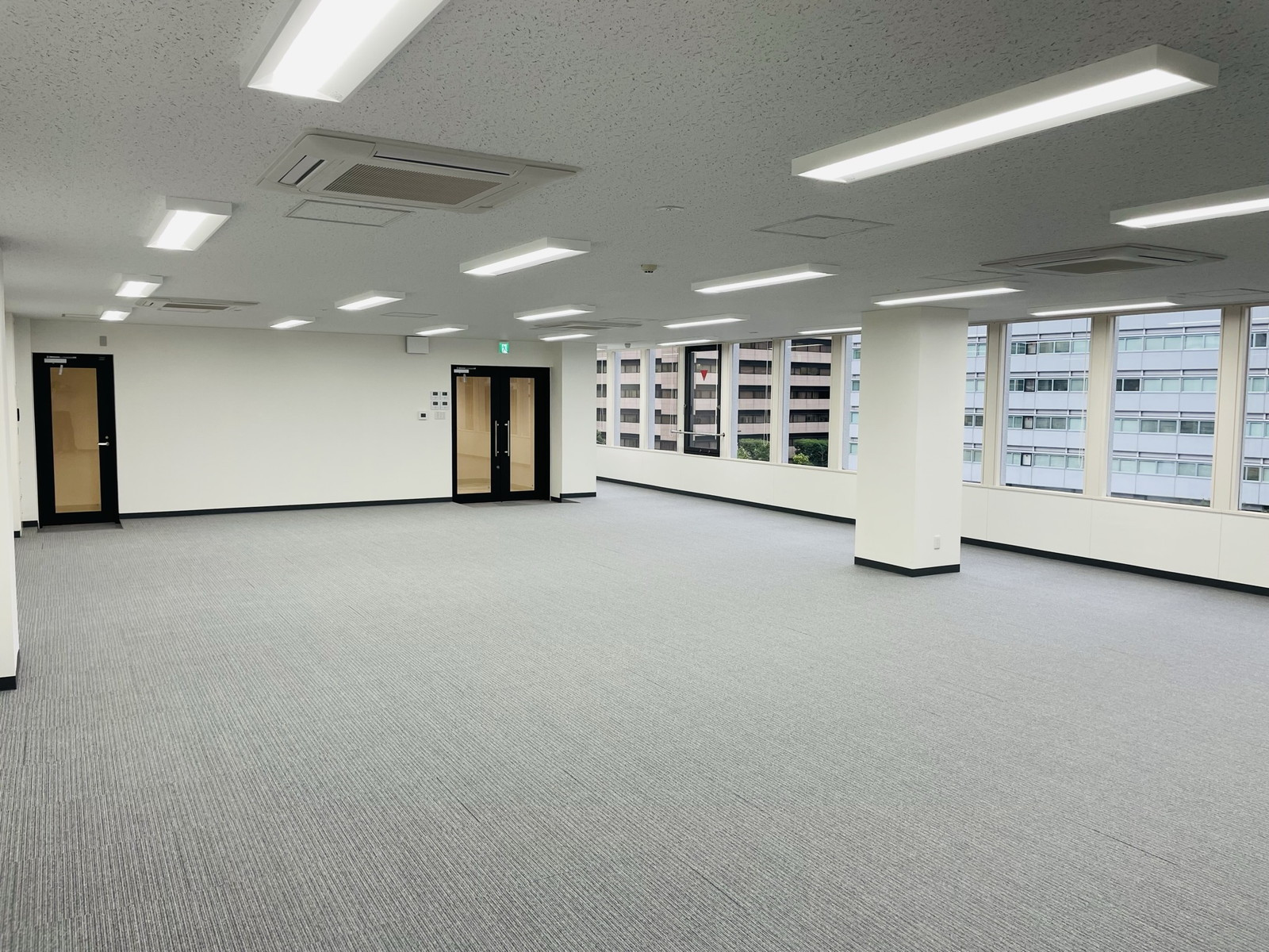 オフィス室内参考画像