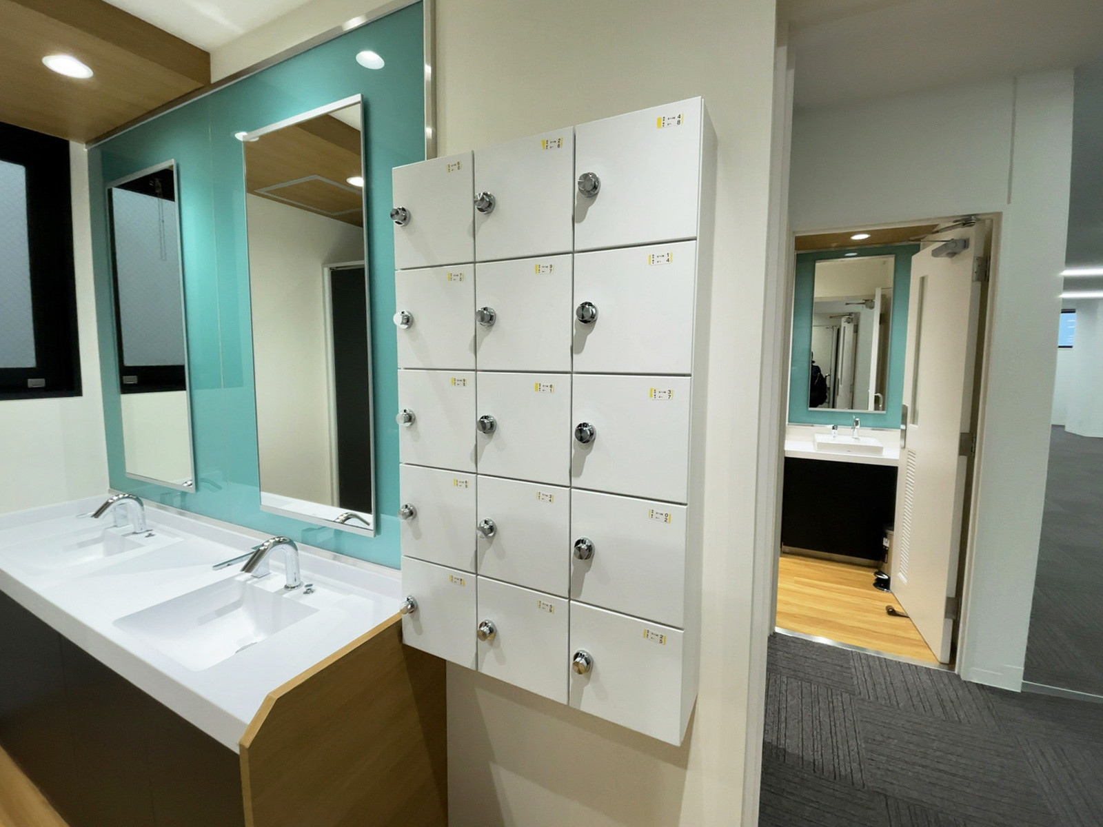 女性トイレ専用収納棚