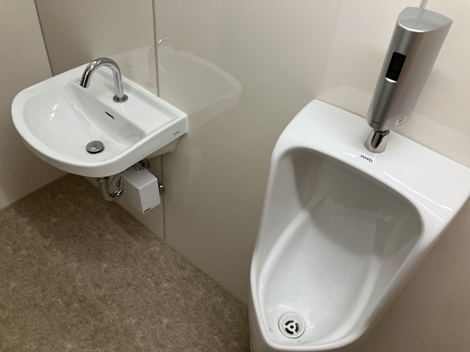 男性用トイレ