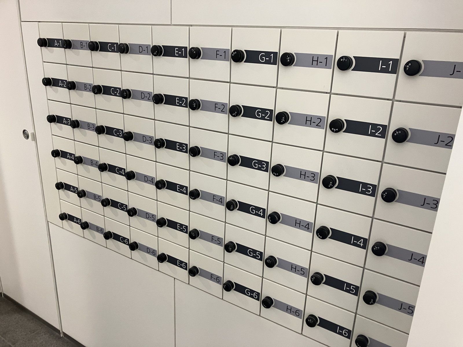 トイレ内の小物入れ