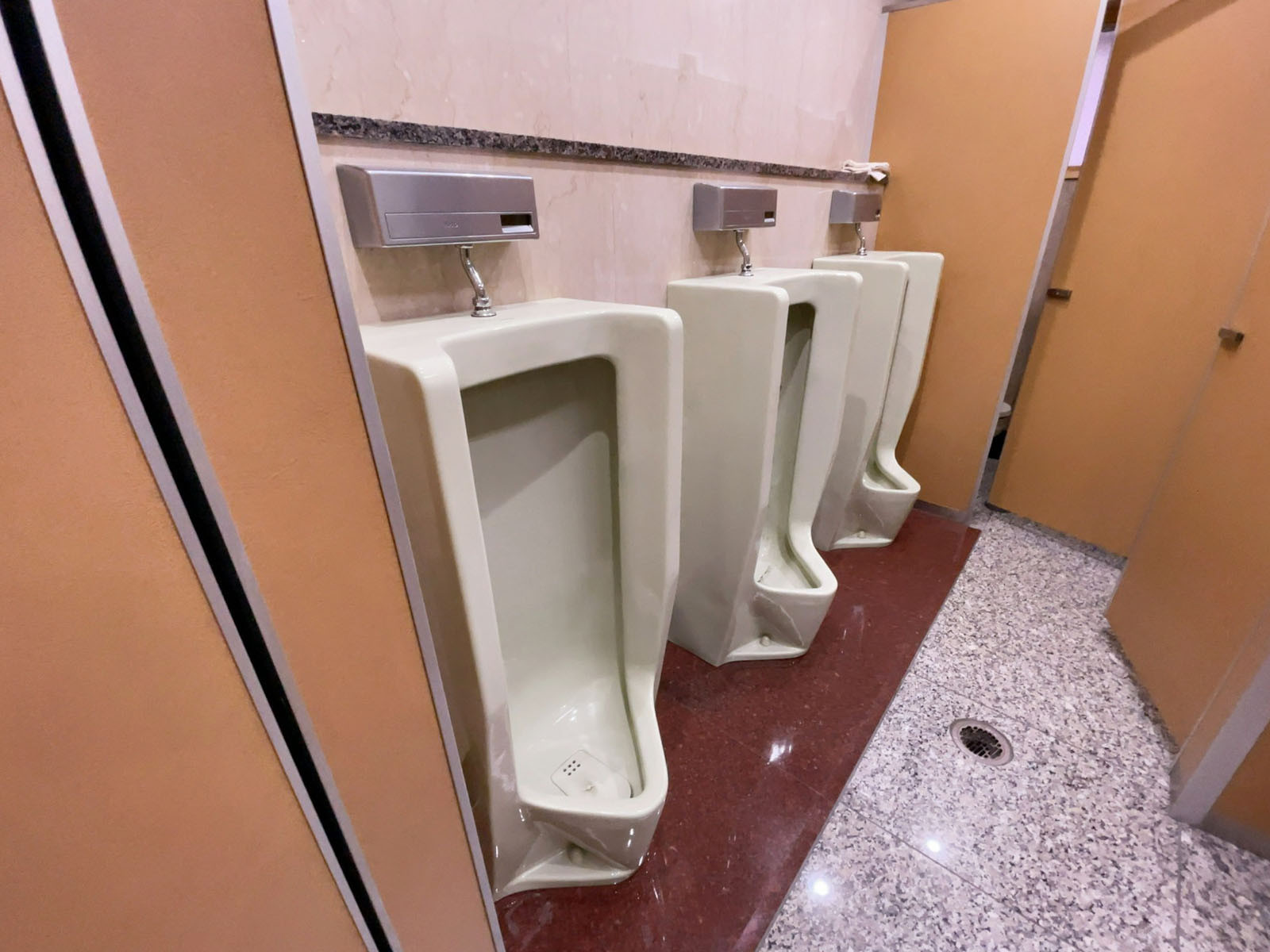 男性用トイレ