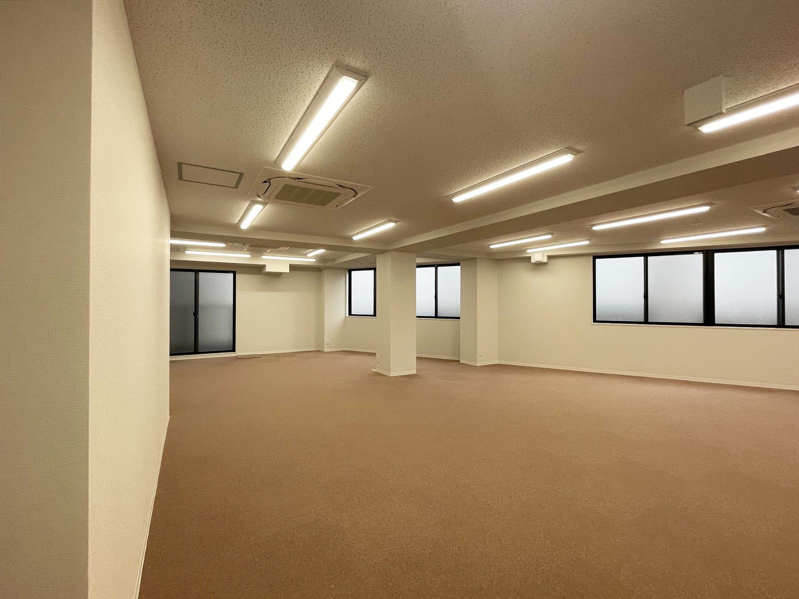 オフィス室内参考画像