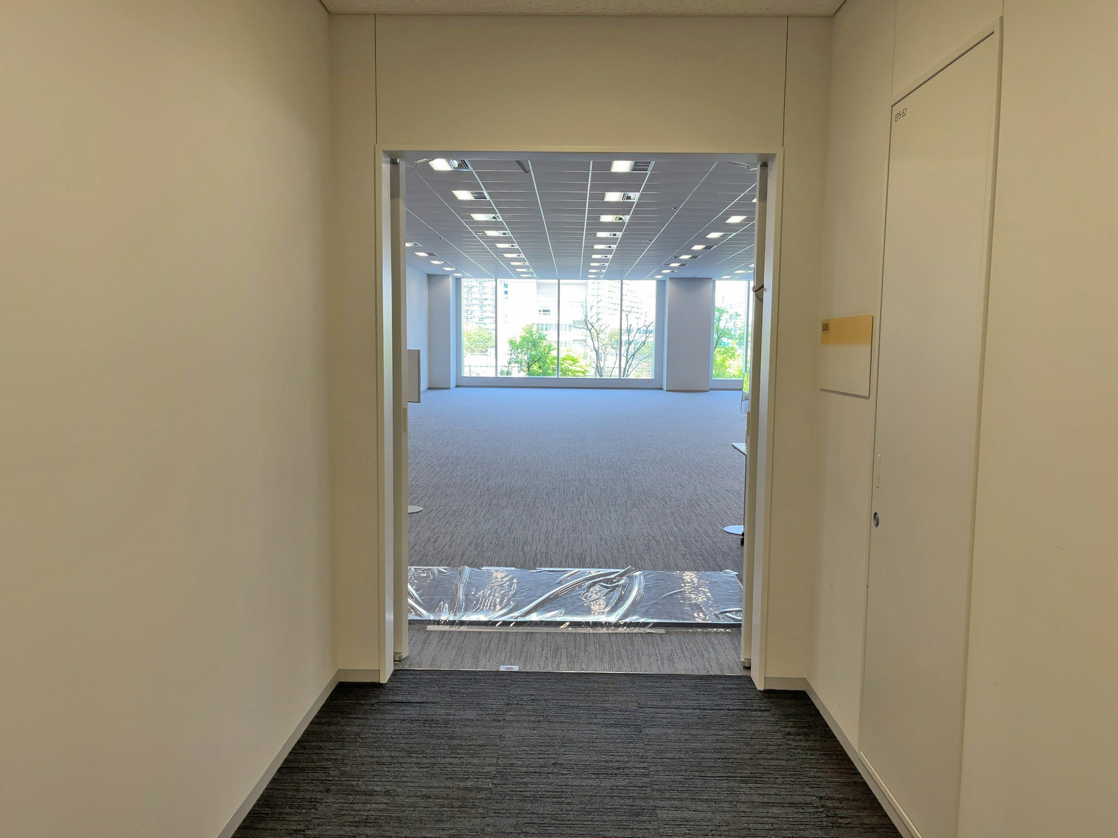 貸室出入り口