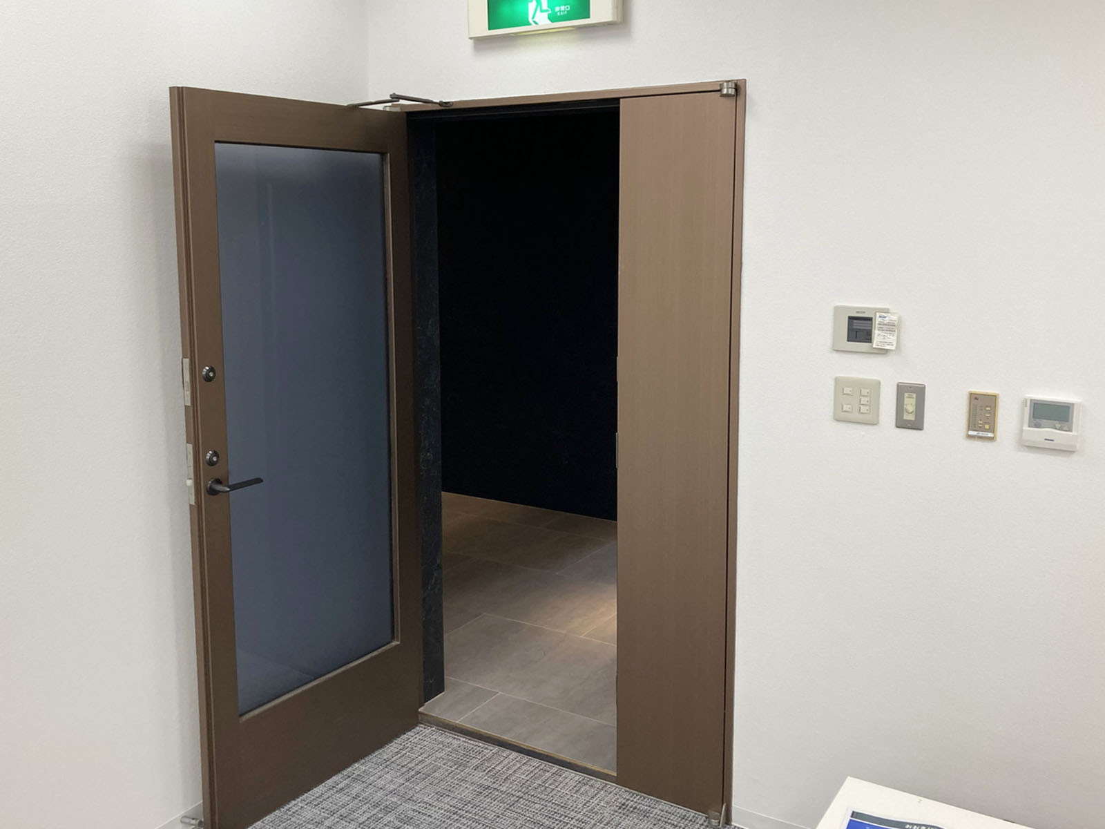 貸室出入口