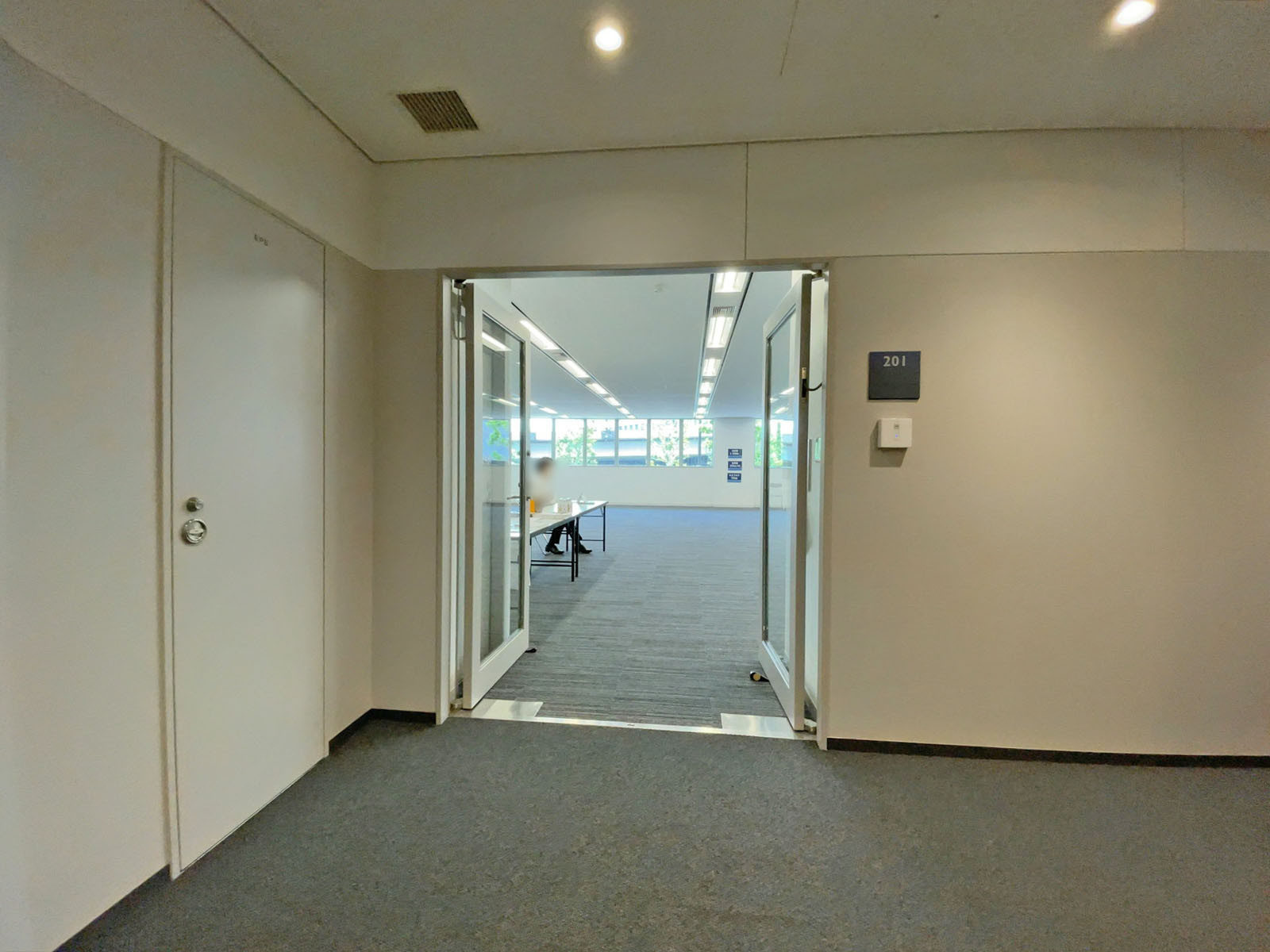 貸室出入り口