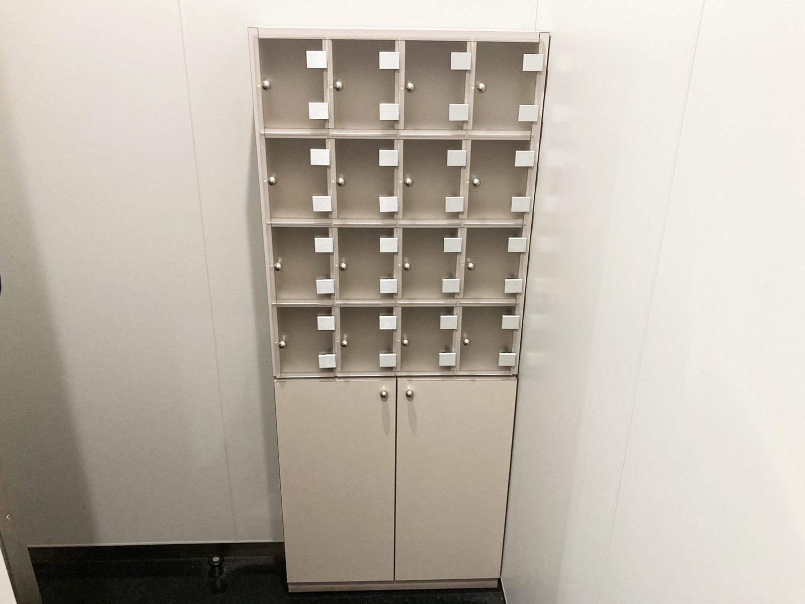 トイレ内の小物入れ