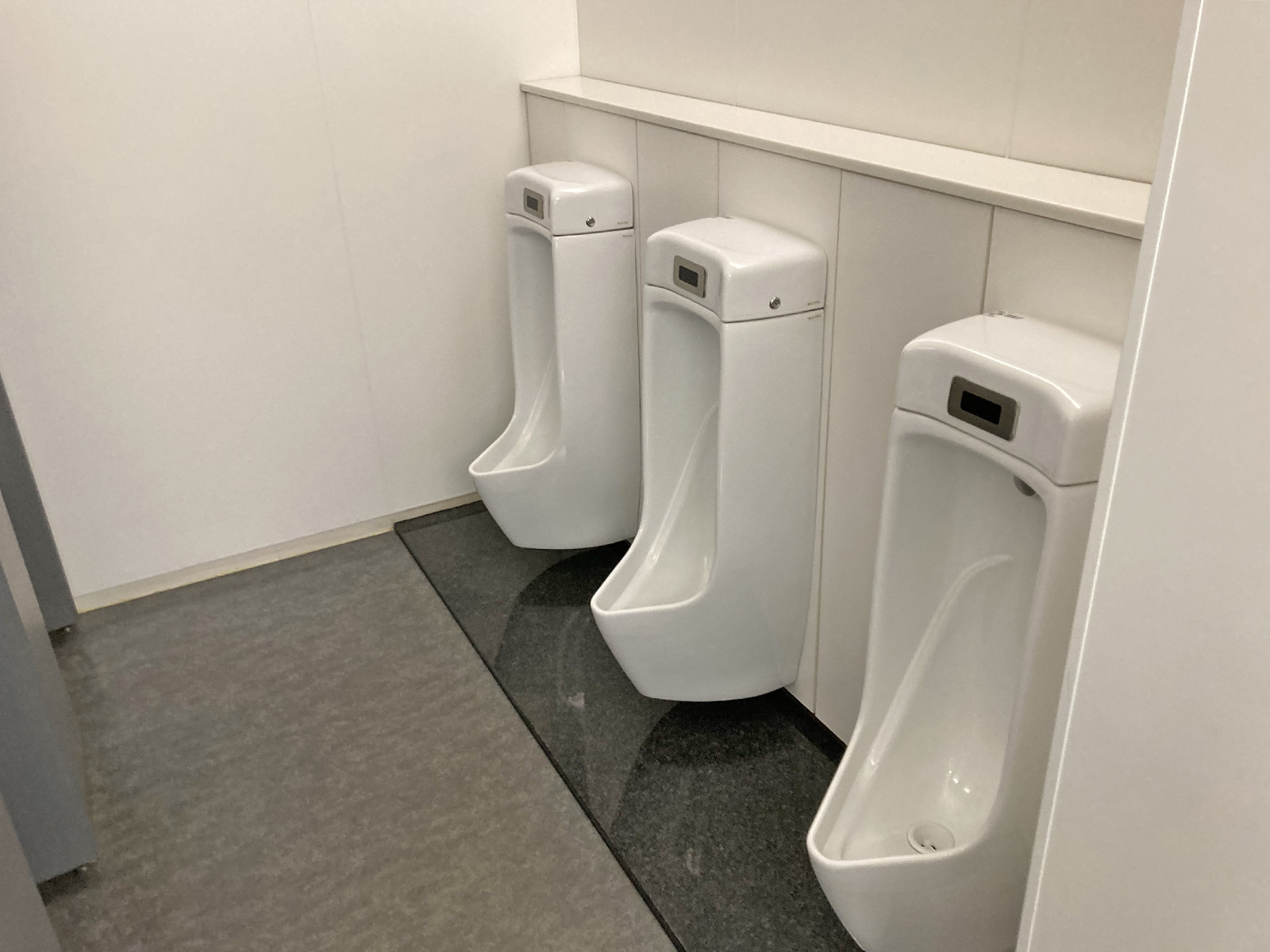 男性用トイレ
