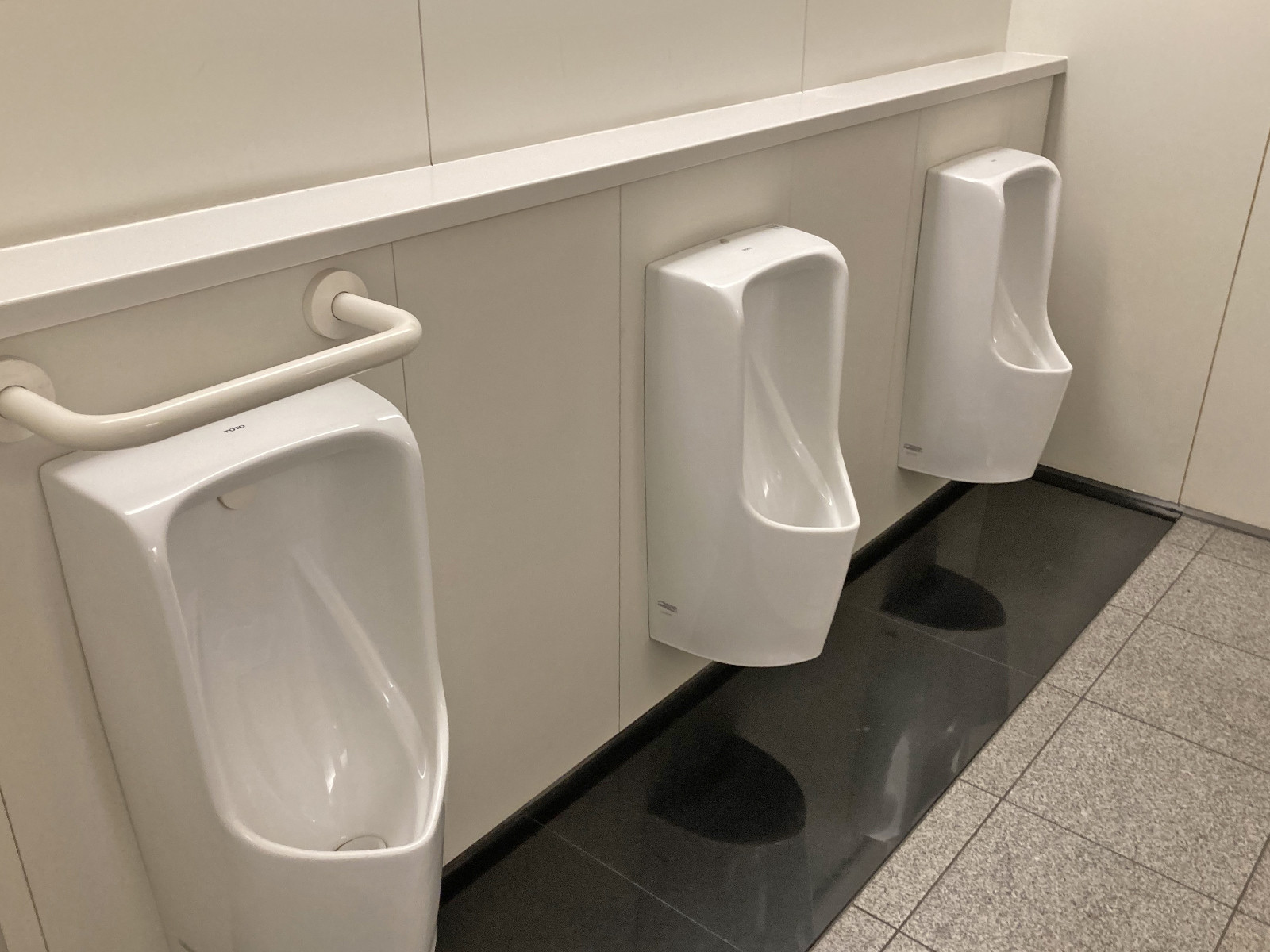 男性用トイレ