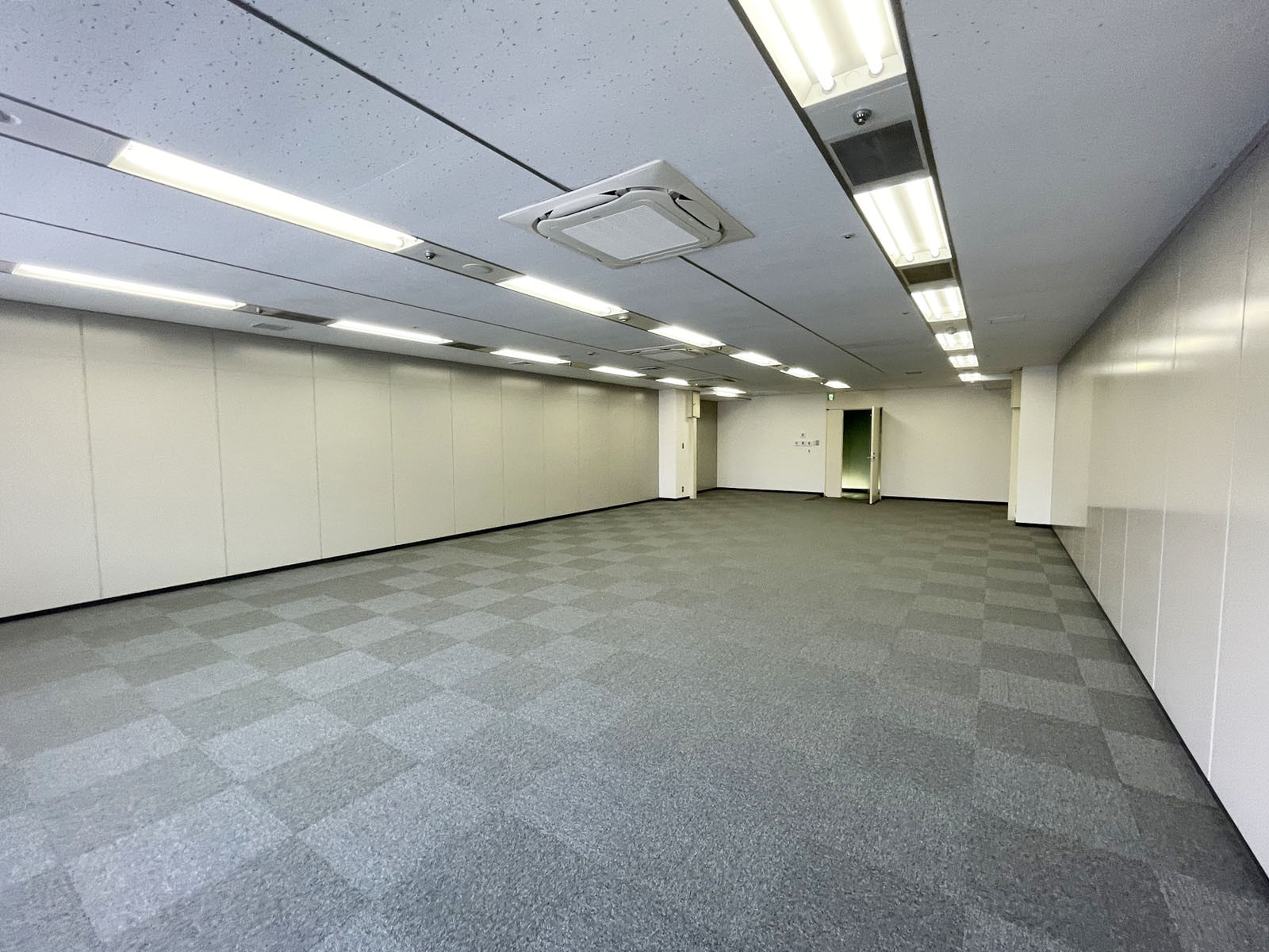 別角度の様子