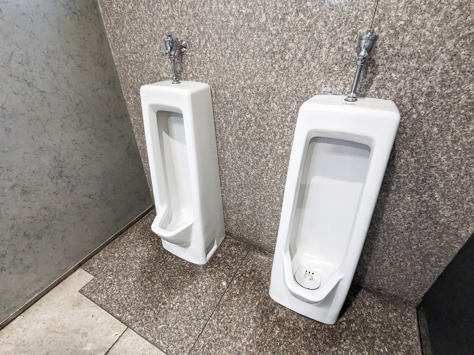 男性用トイレ