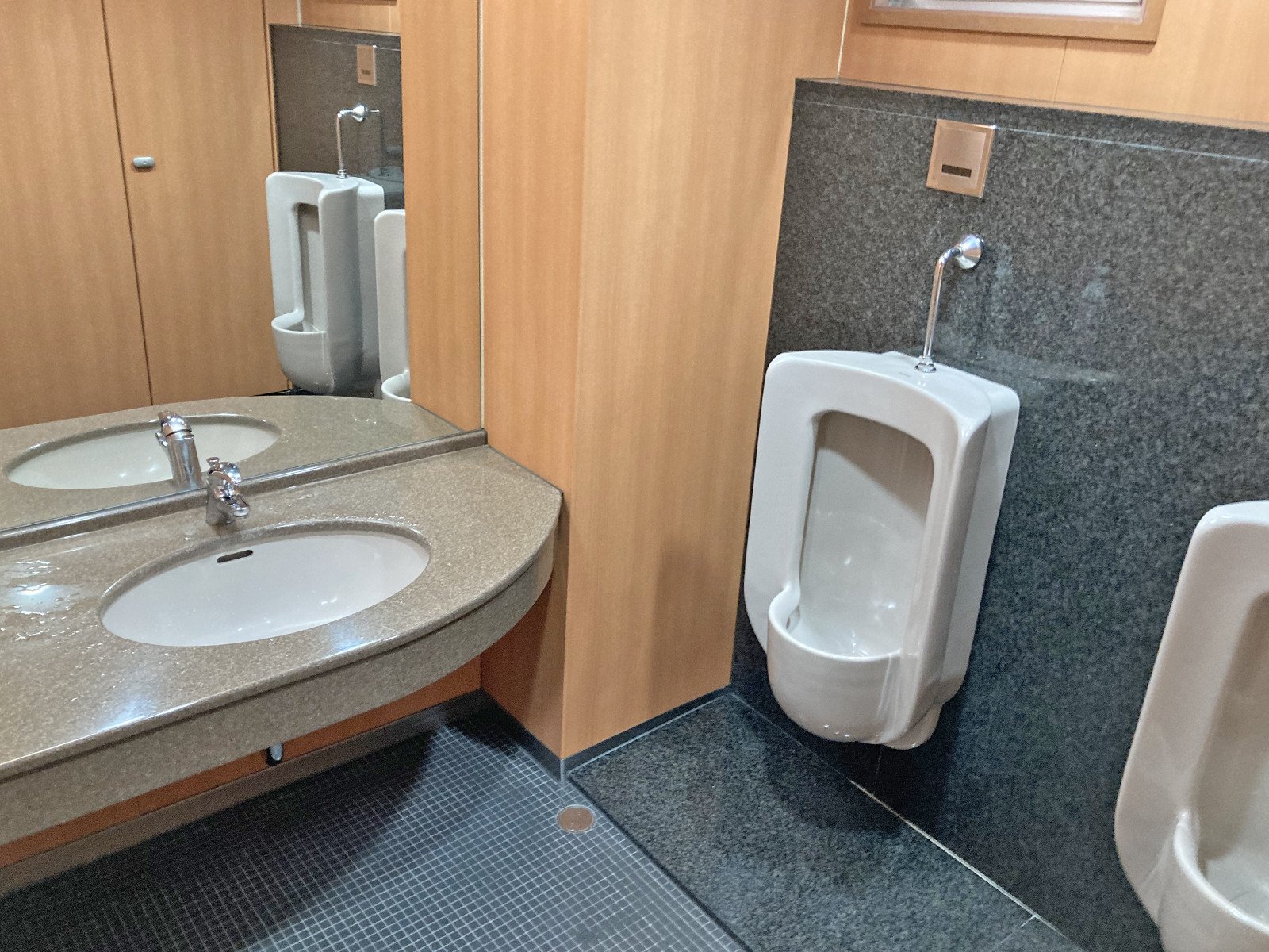 男性用トイレ