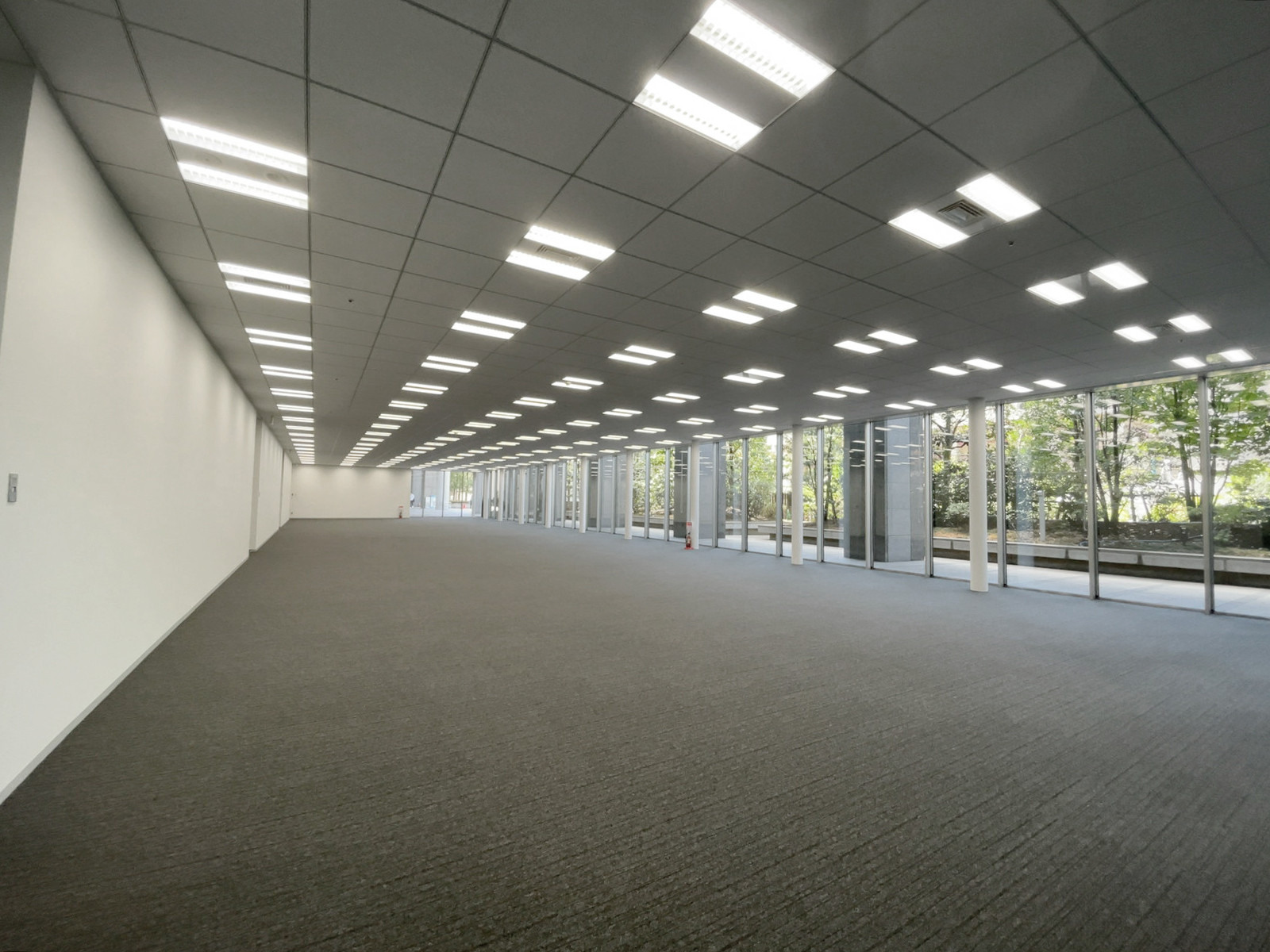 オフィス室内参考画像（1階・約122坪）