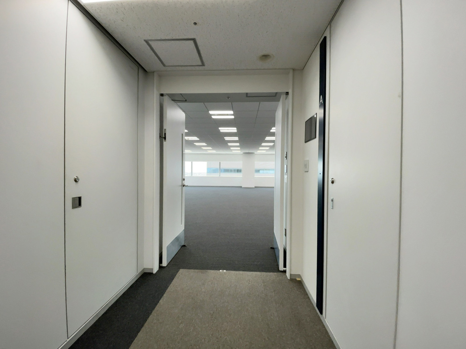 貸室出入り口