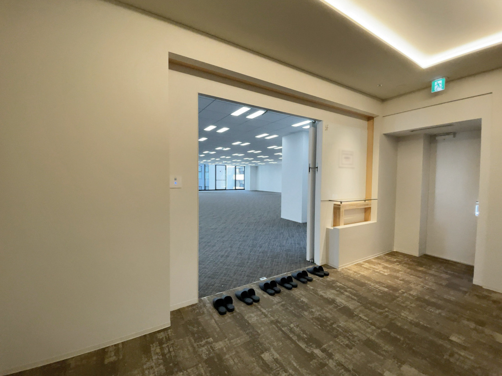 貸室出入り口