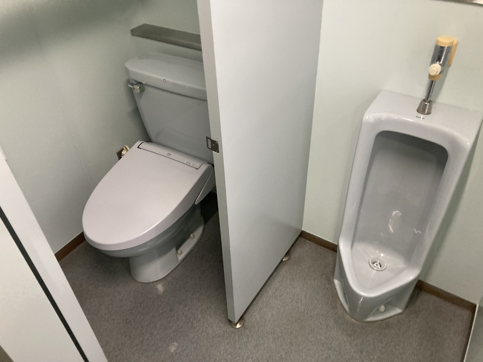男性用トイレ