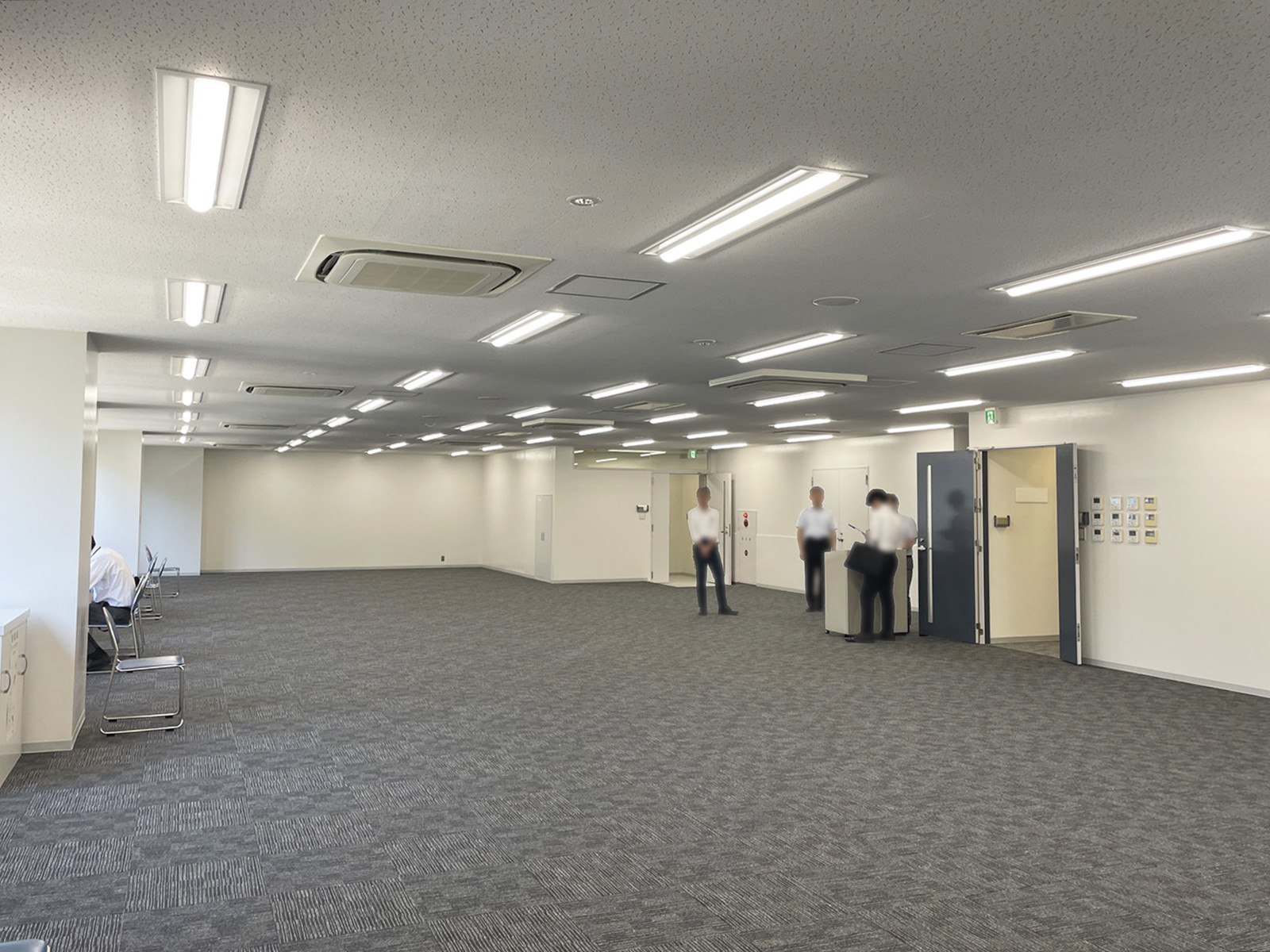 貸室奥側から見た室内