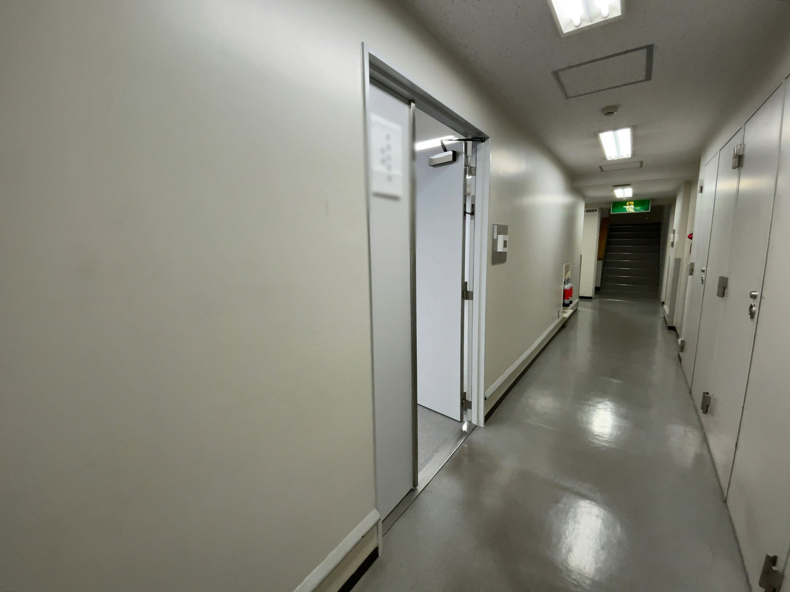 貸室出入り口