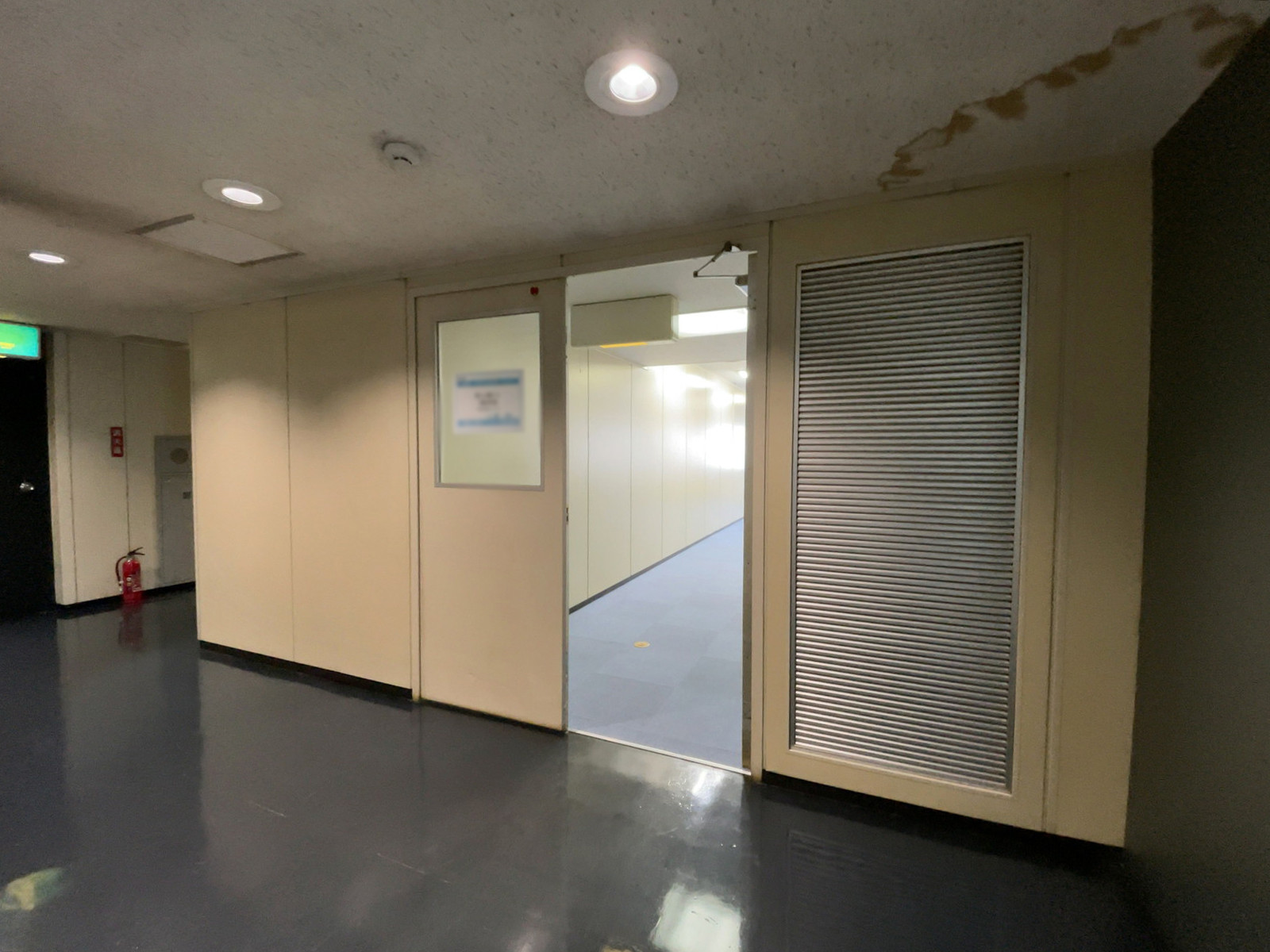 貸室出入り口