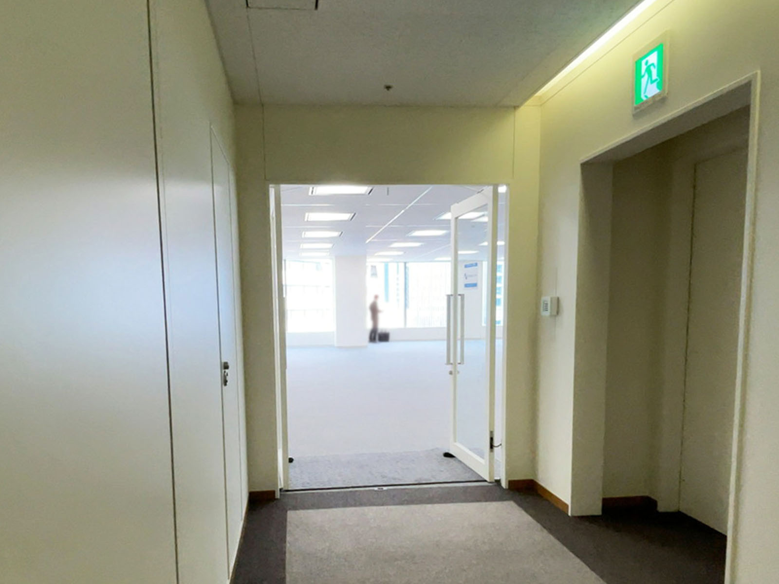 貸室出入口