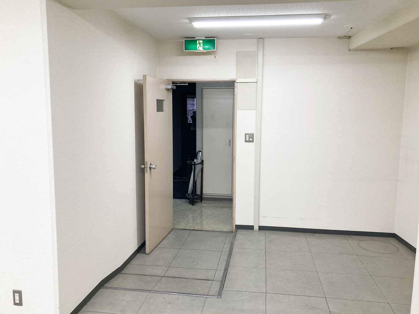 貸室出入口
