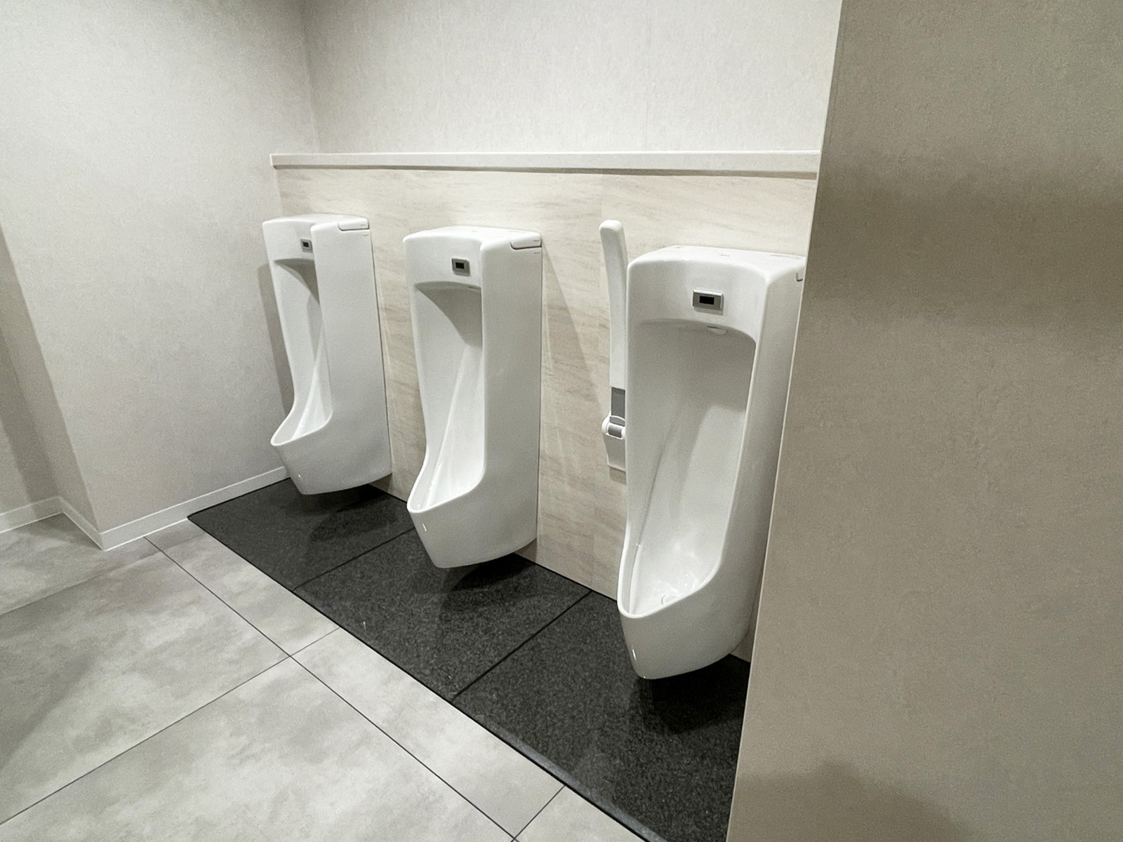 男性用トイレ