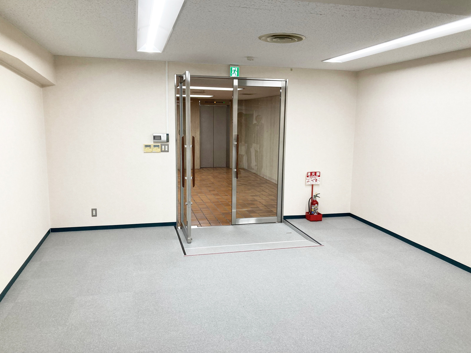 貸室出入口