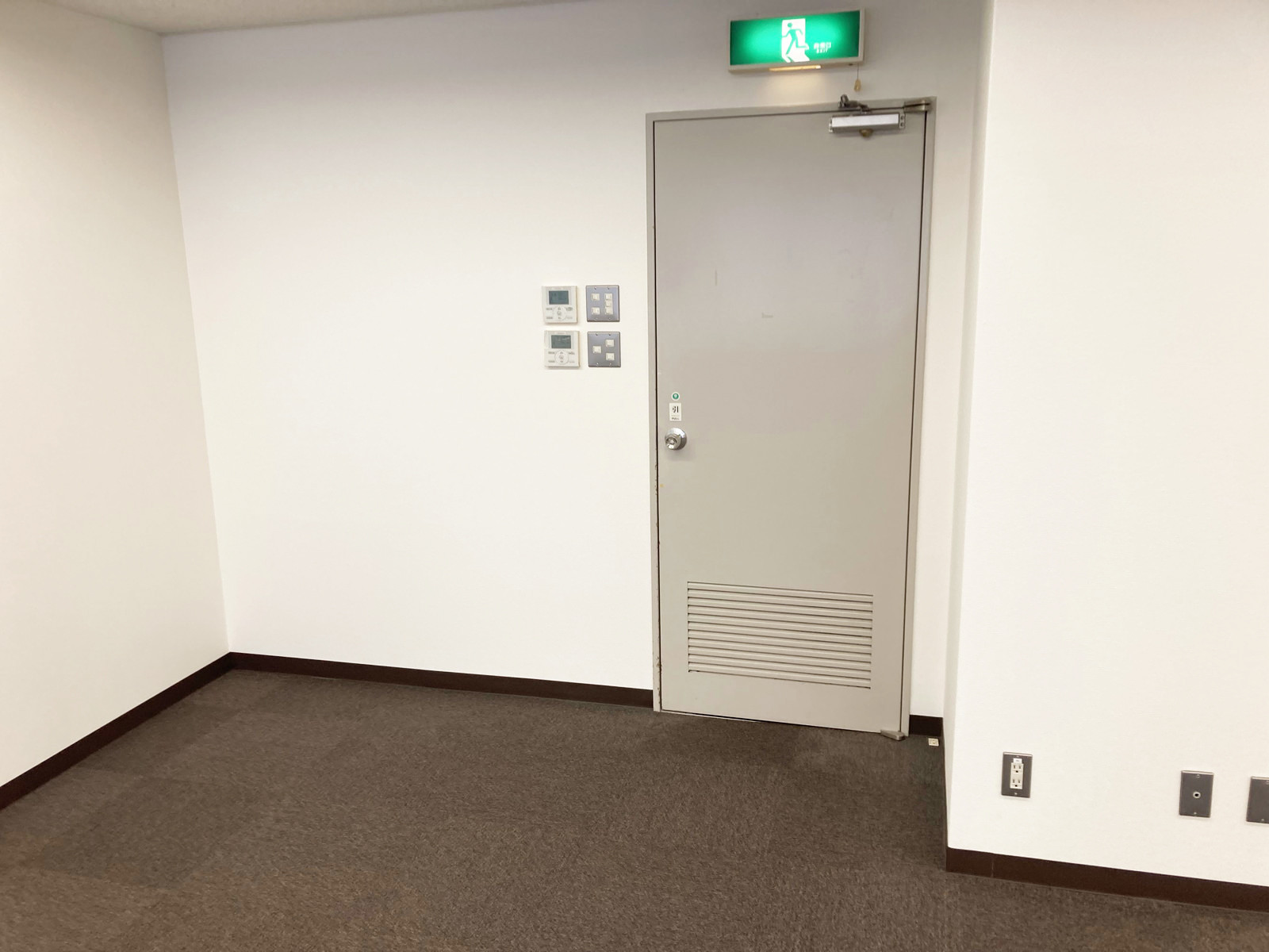 貸室出入口
