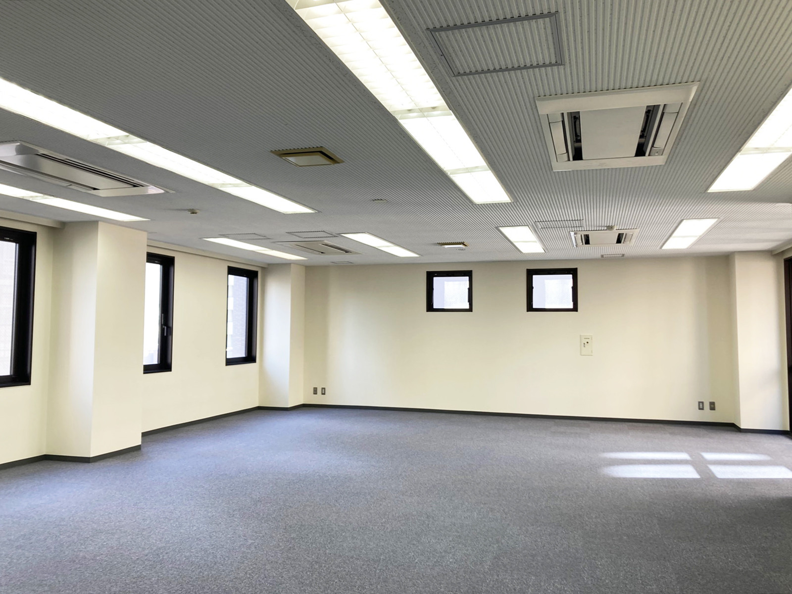 オフィス室内参考画像（6階・約42坪）