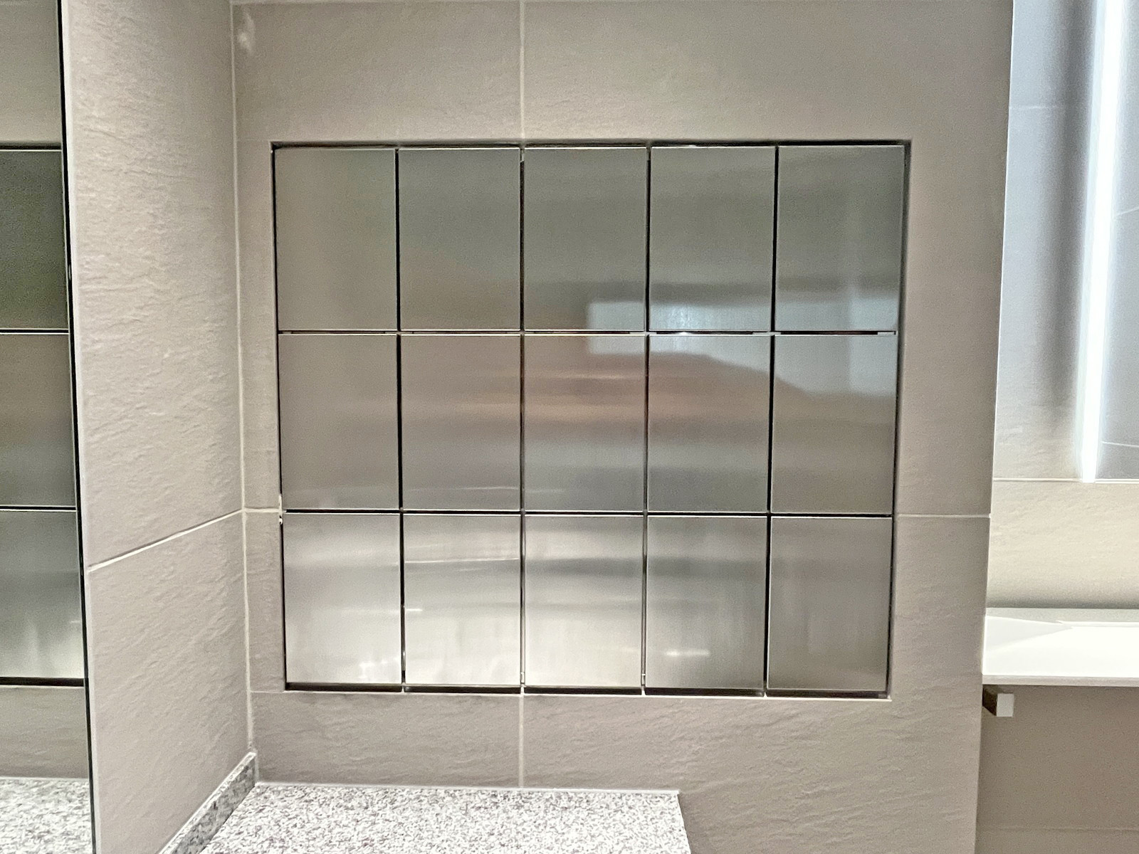 女性用トイレ専用小物入れ