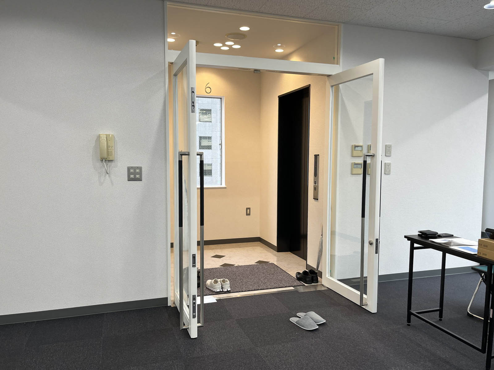 貸室出入り口