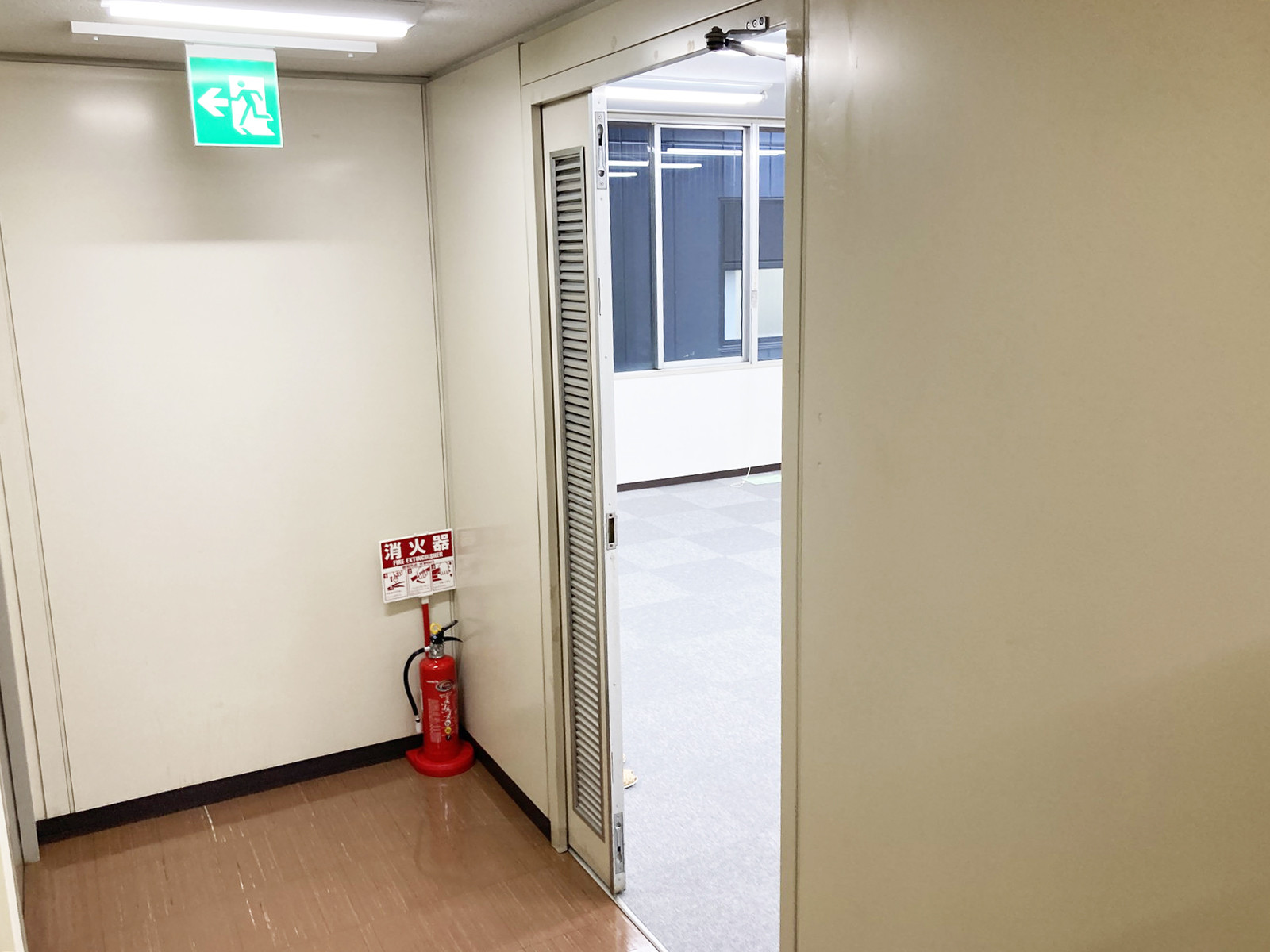 貸室出入口