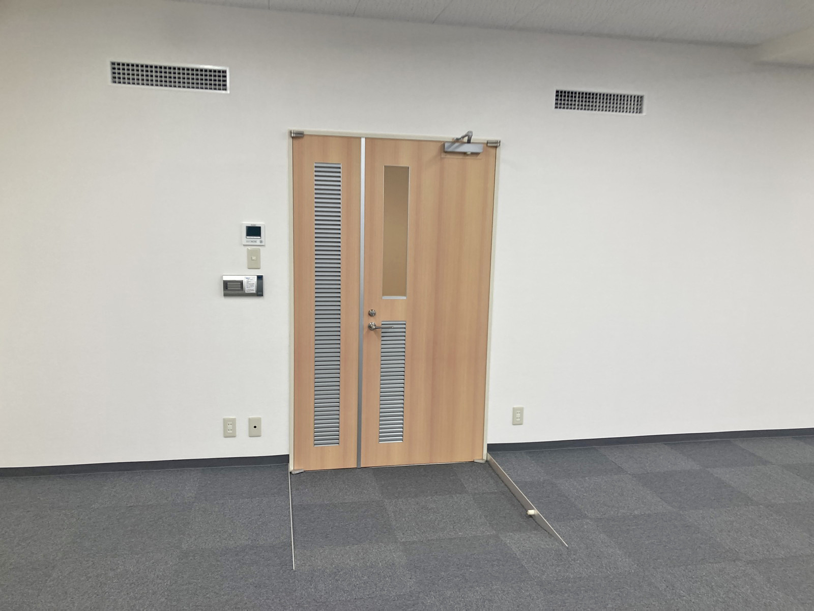 貸室出入口