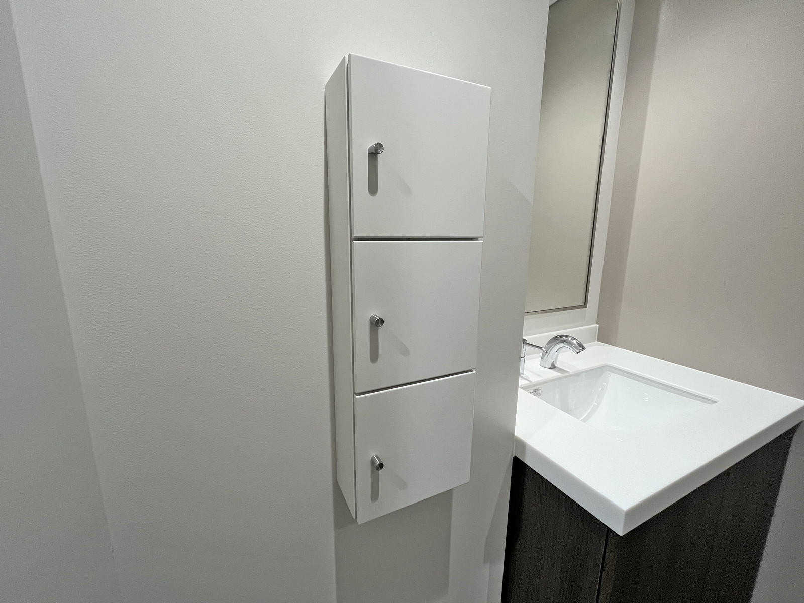 女性用トイレ専用小物入れ