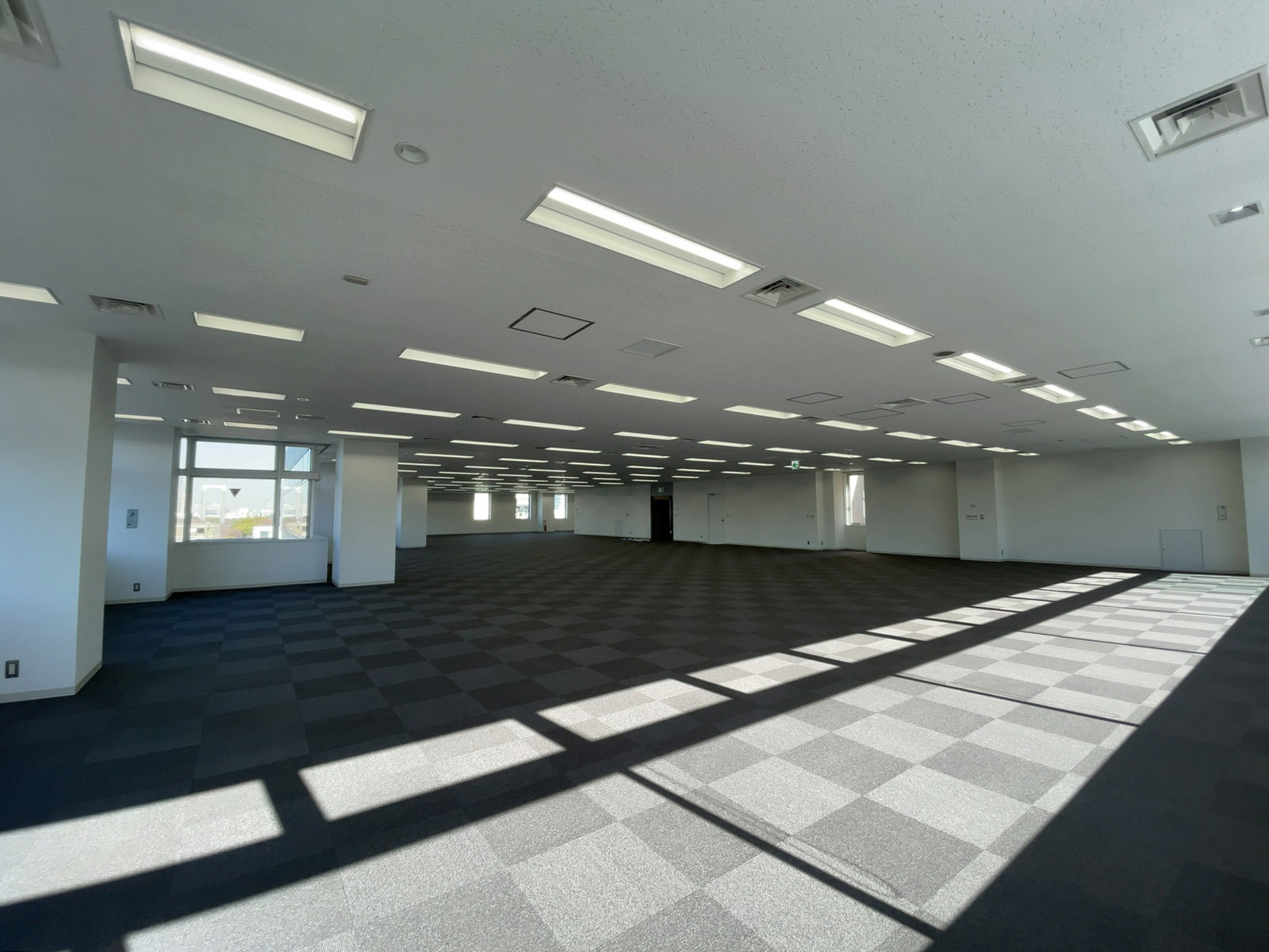 オフィス室内参考画像（6階・約181坪）