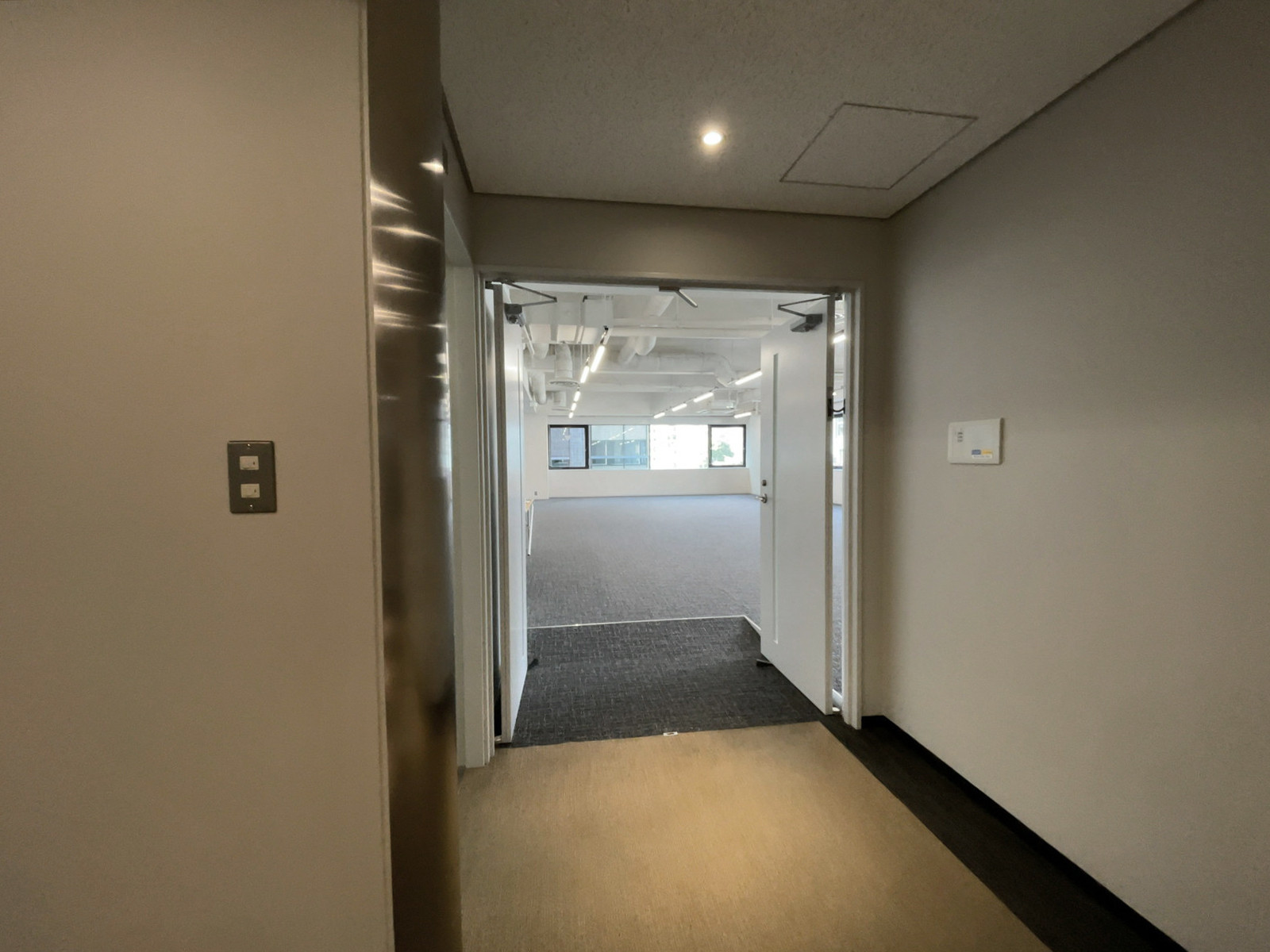 貸室出入り口