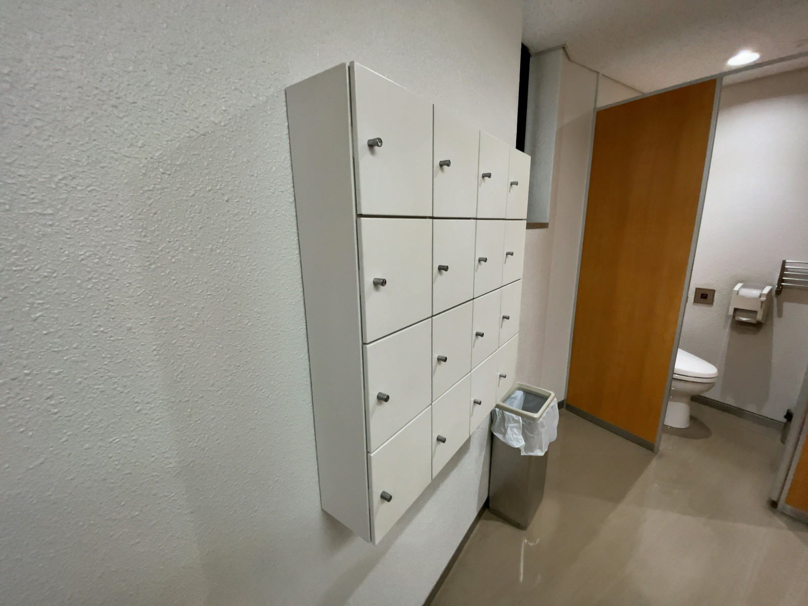 女性用トイレの小物入れ