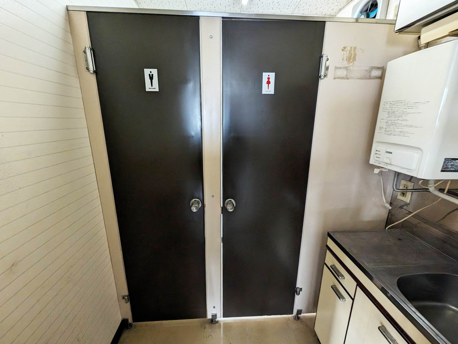 トイレ出入口