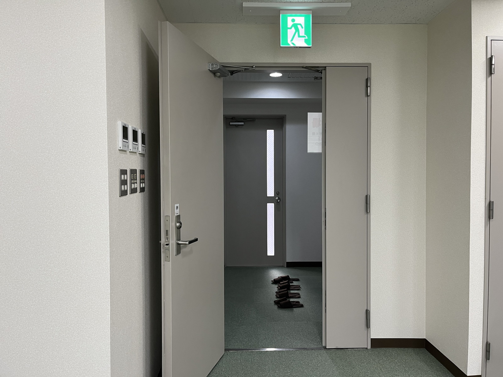 貸室出入口