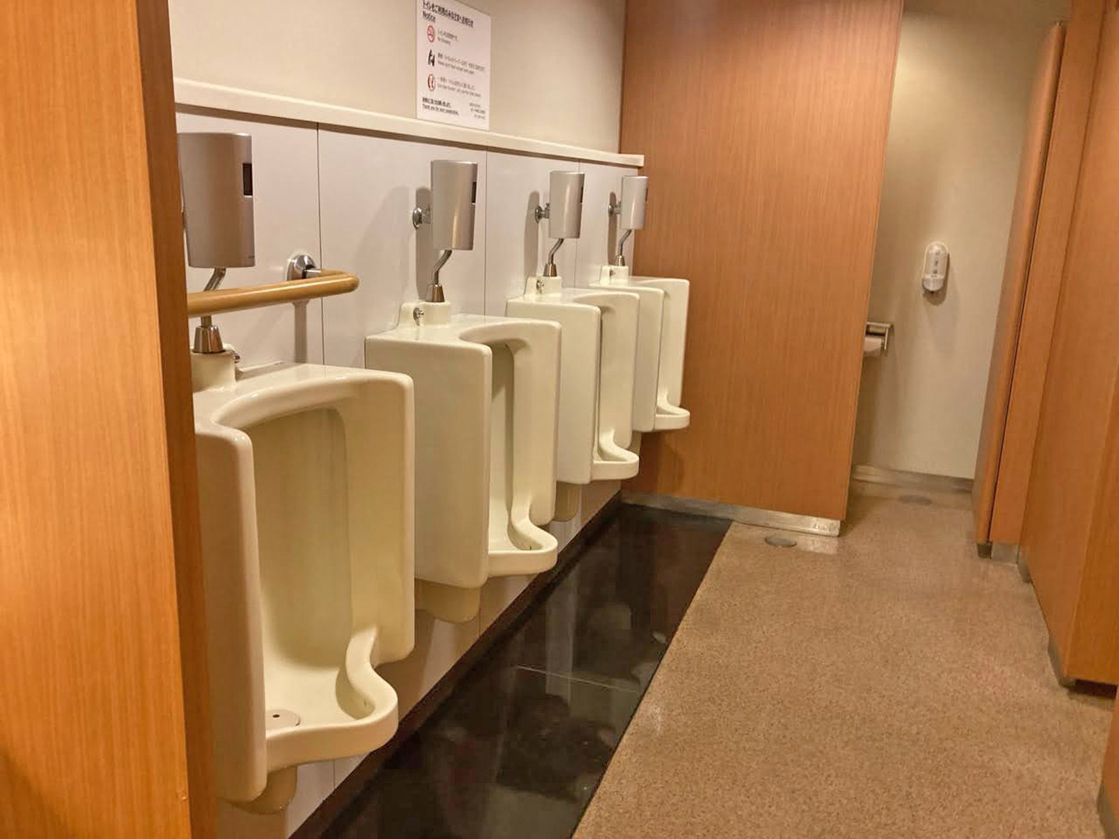 男性用トイレ