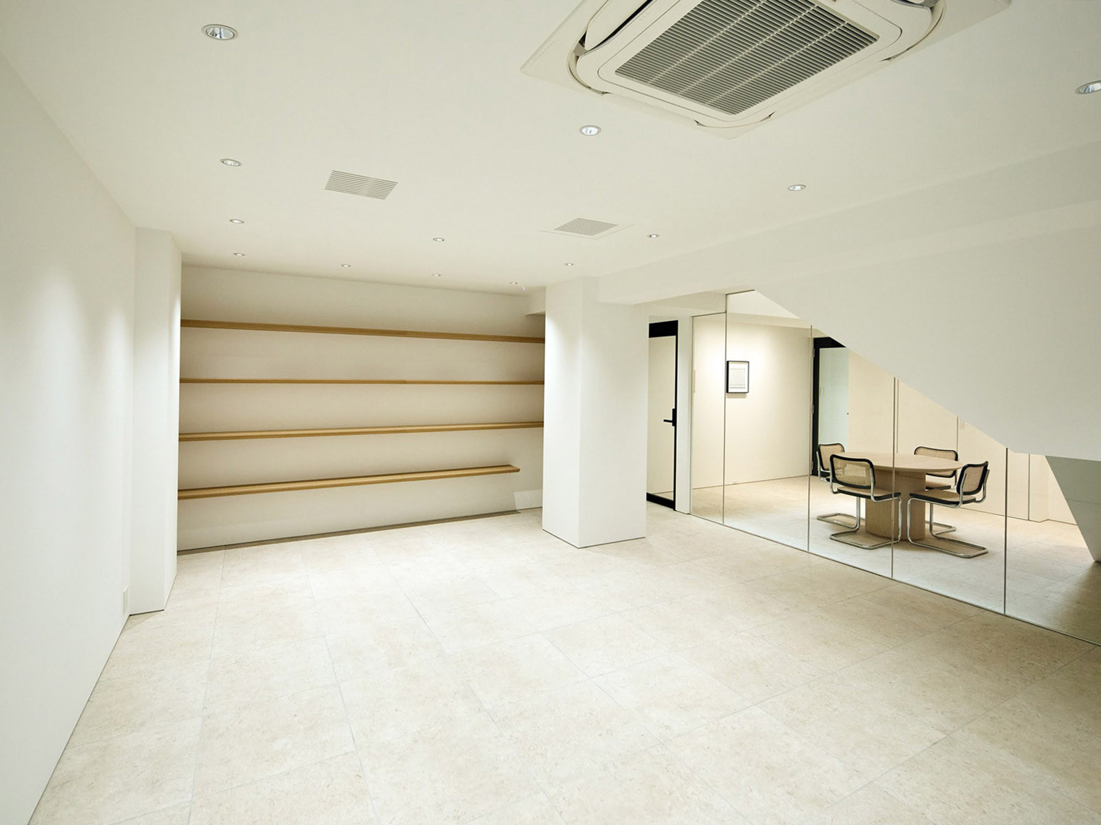 室内8