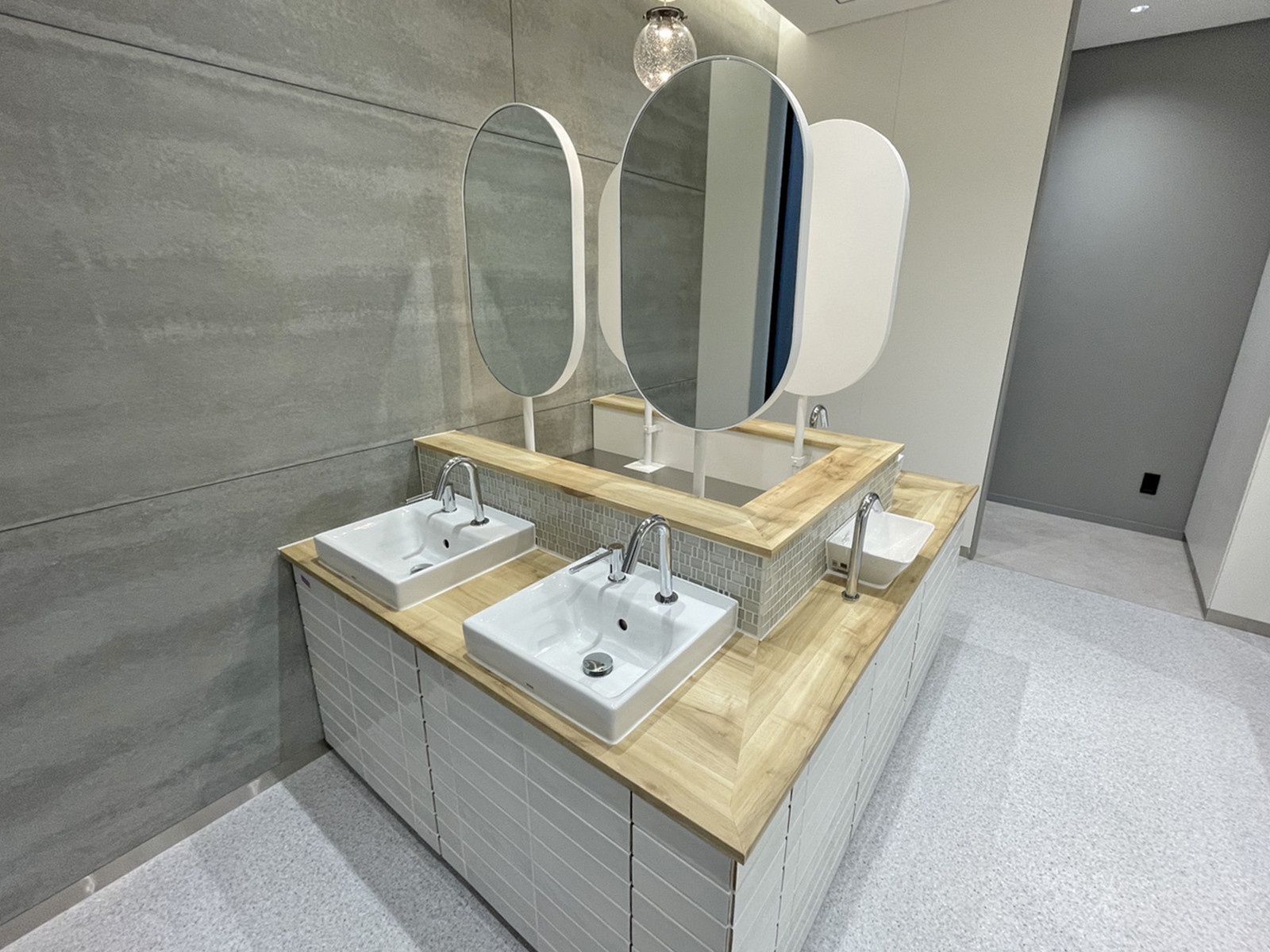 女性トイレの洗面台