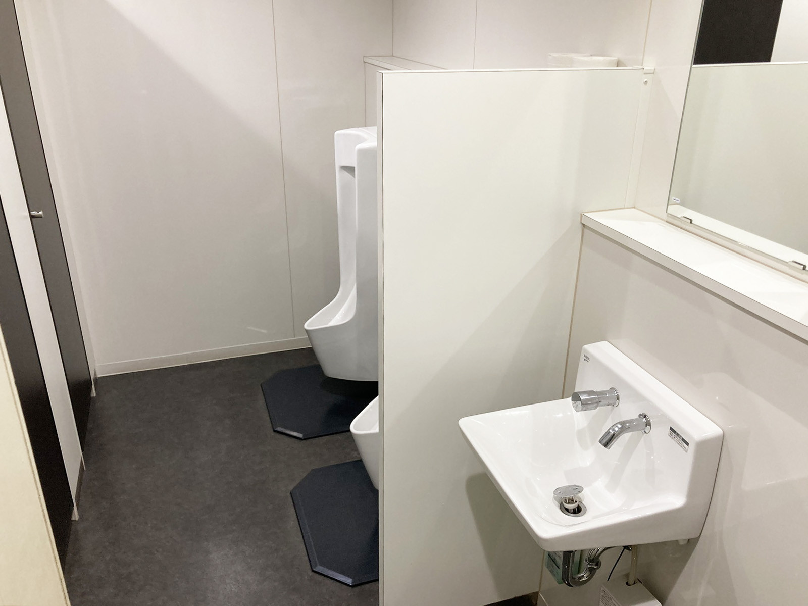 男性用トイレ