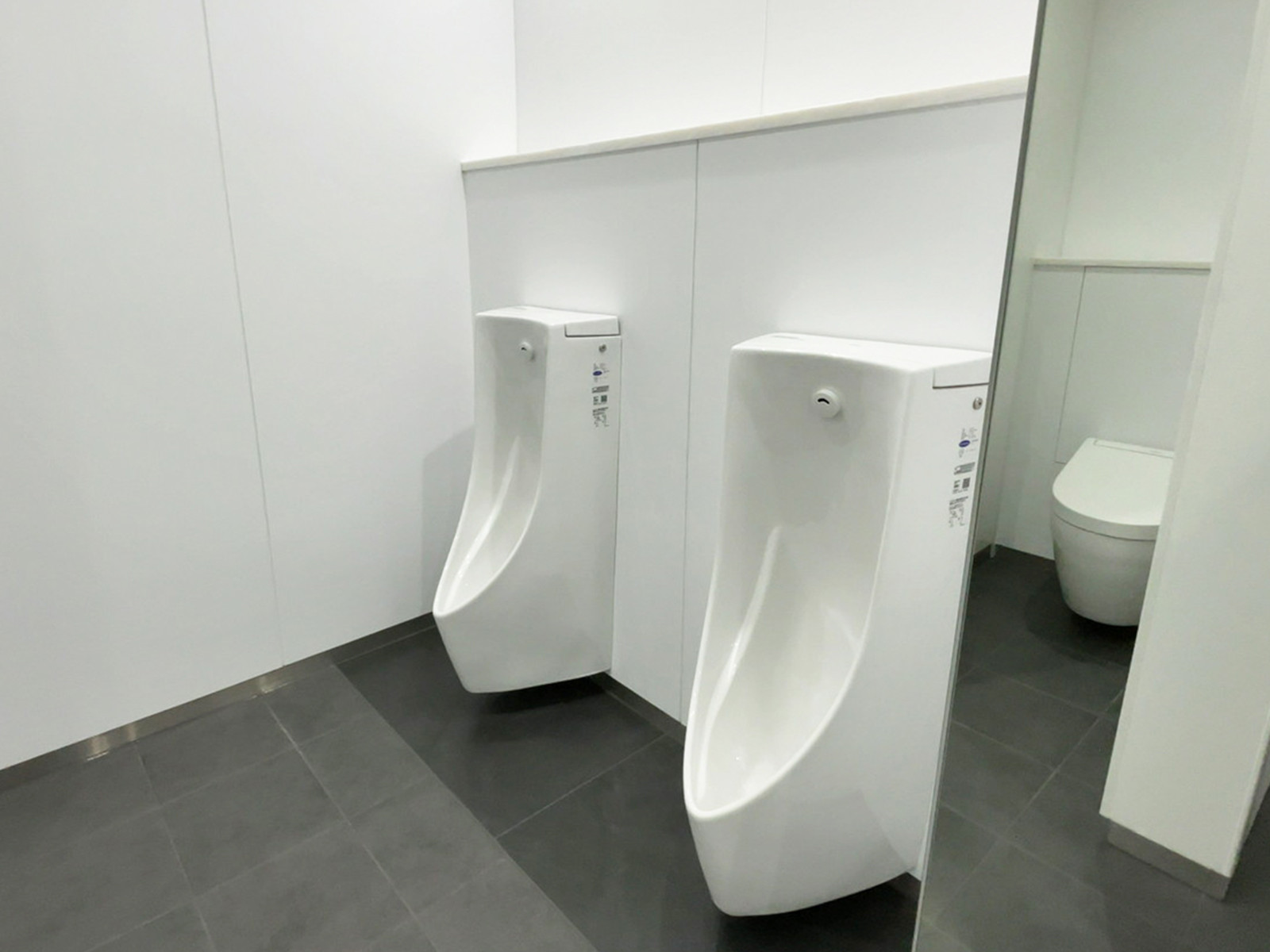 男性用トイレ
