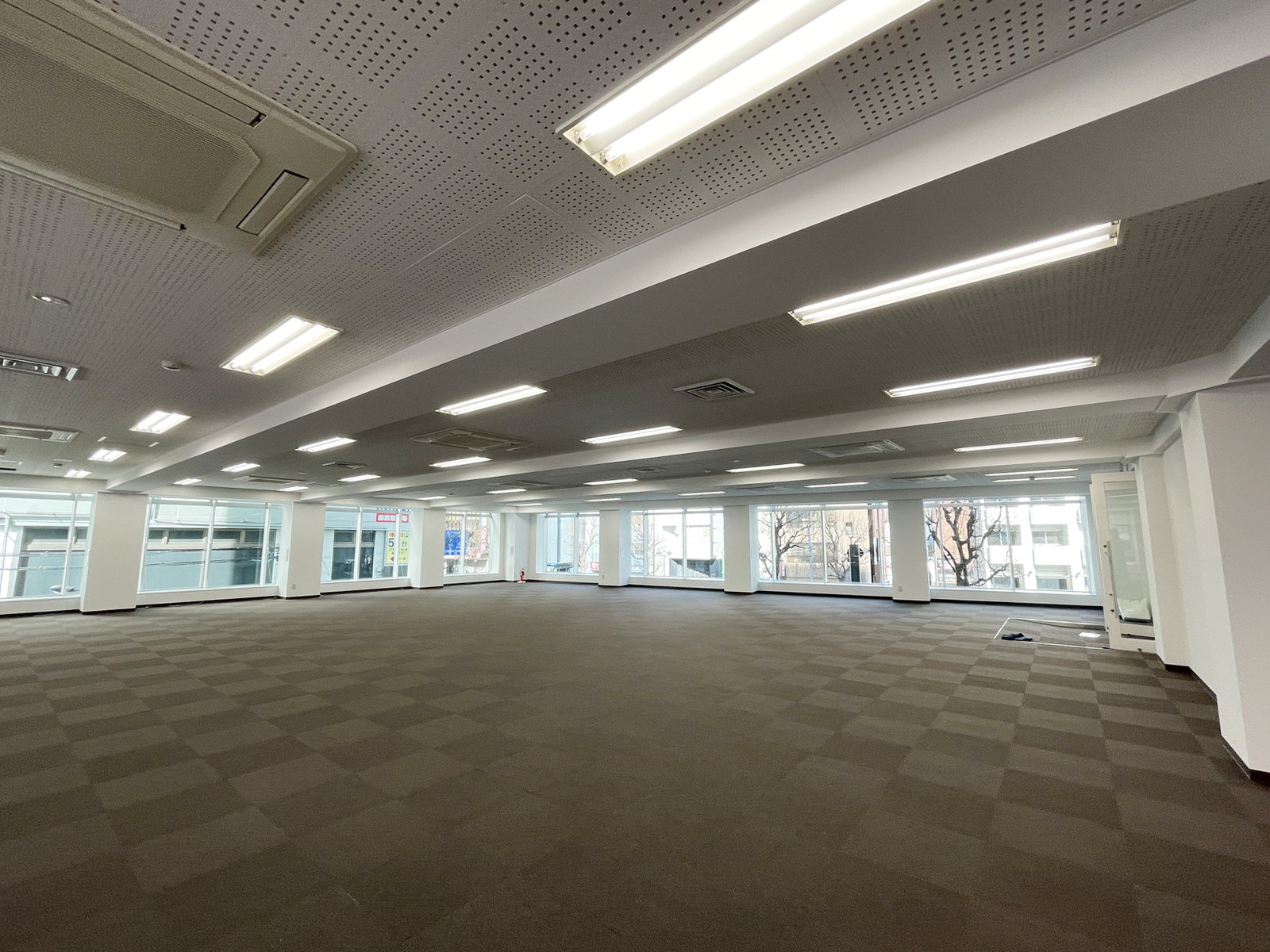 オフィス室内参考画像(2階・約118坪)