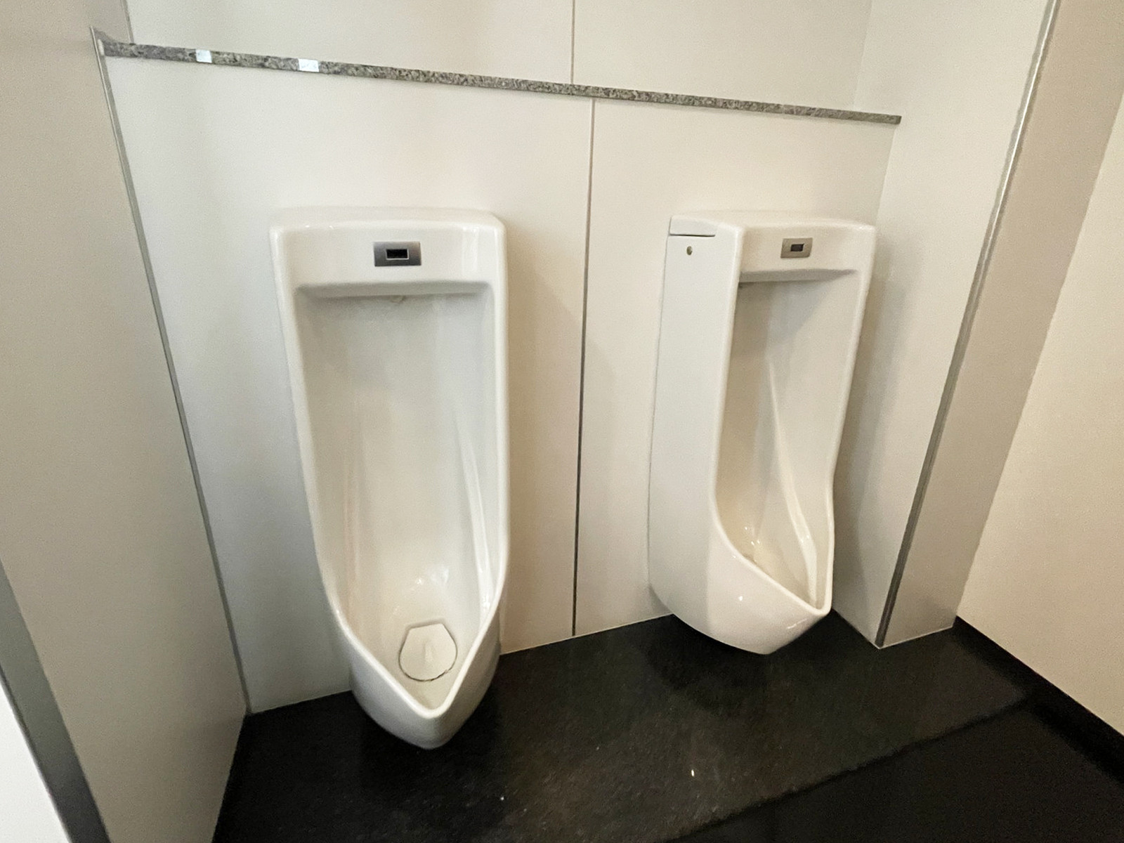 男性用トイレ