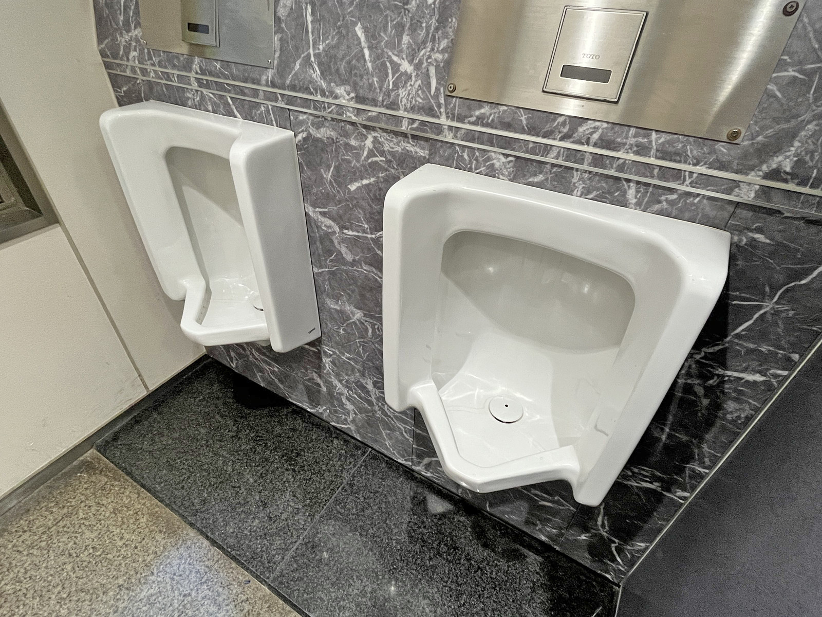 男性用トイレ