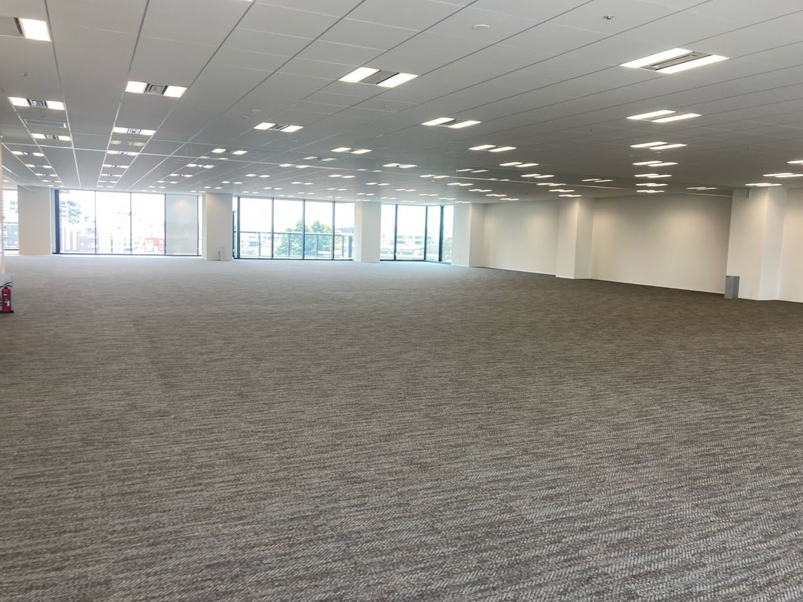 オフィス室内参考画像(9階・約302坪)