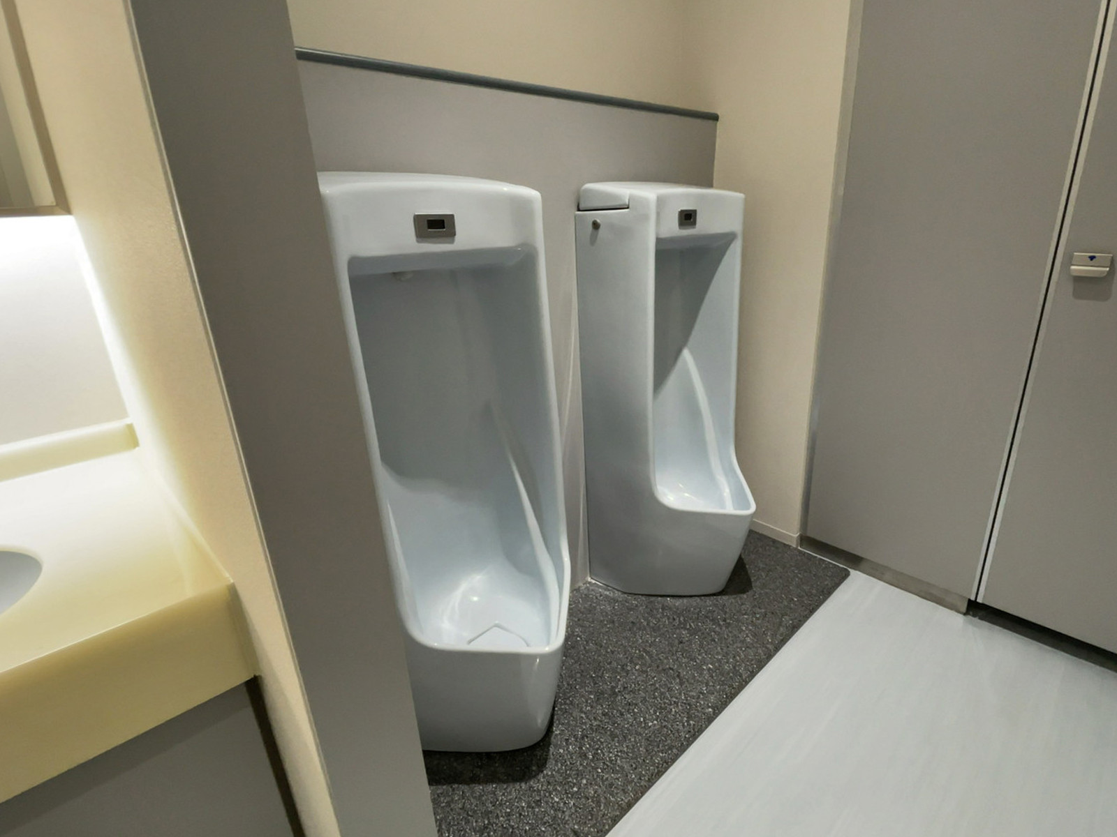 男性用トイレ