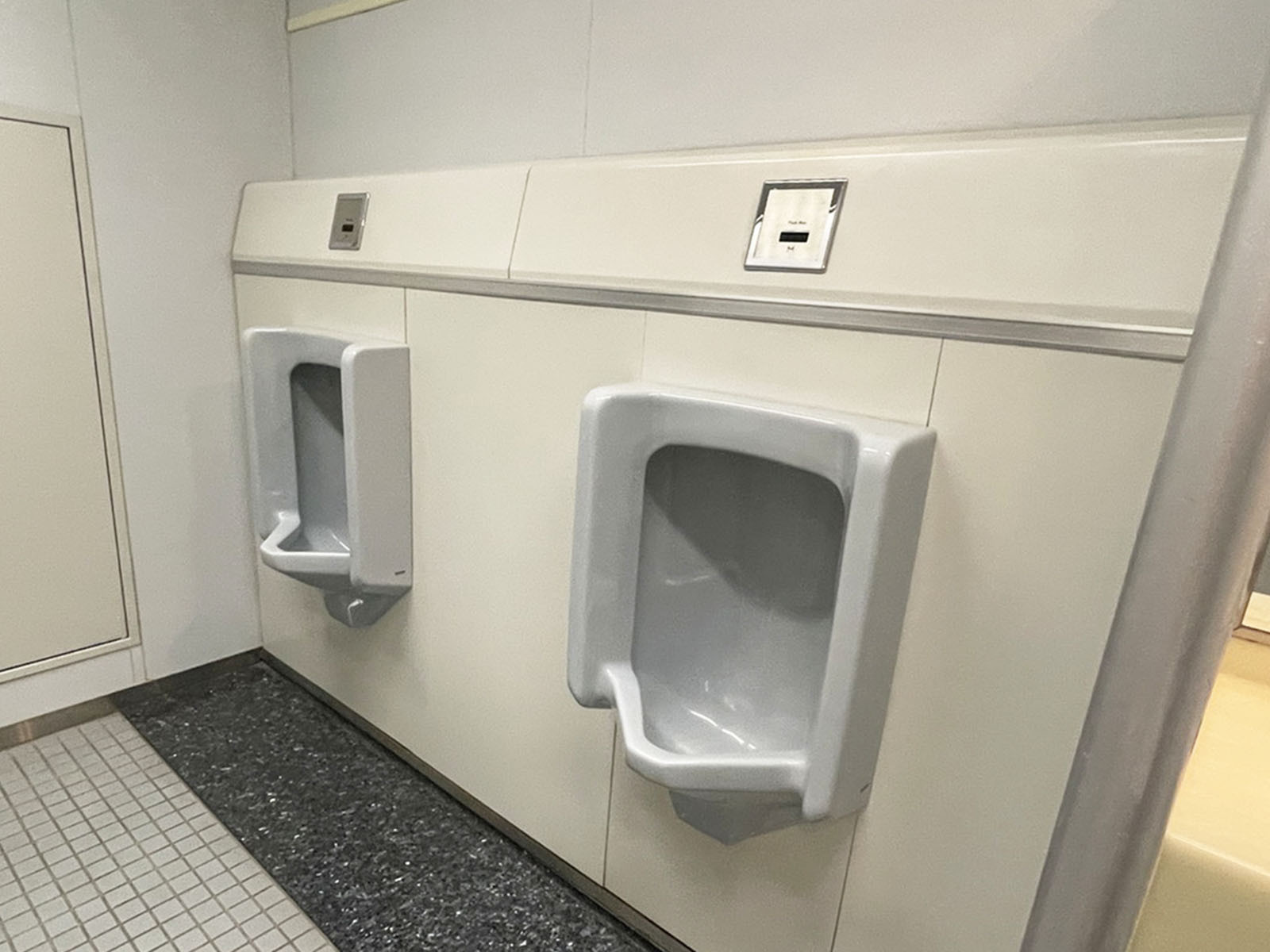 男性用トイレ